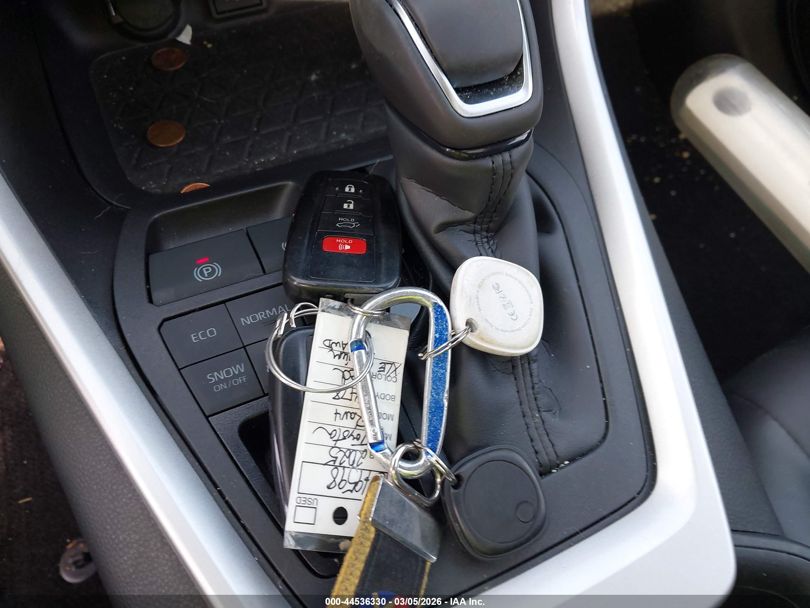 TOYOTA RAV4 image 11