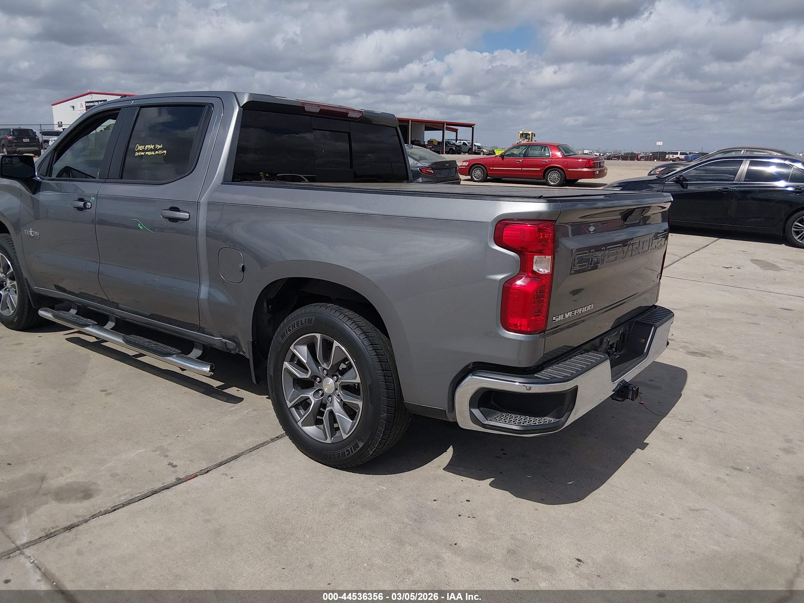 CHEVROLET SILVERADO image 3