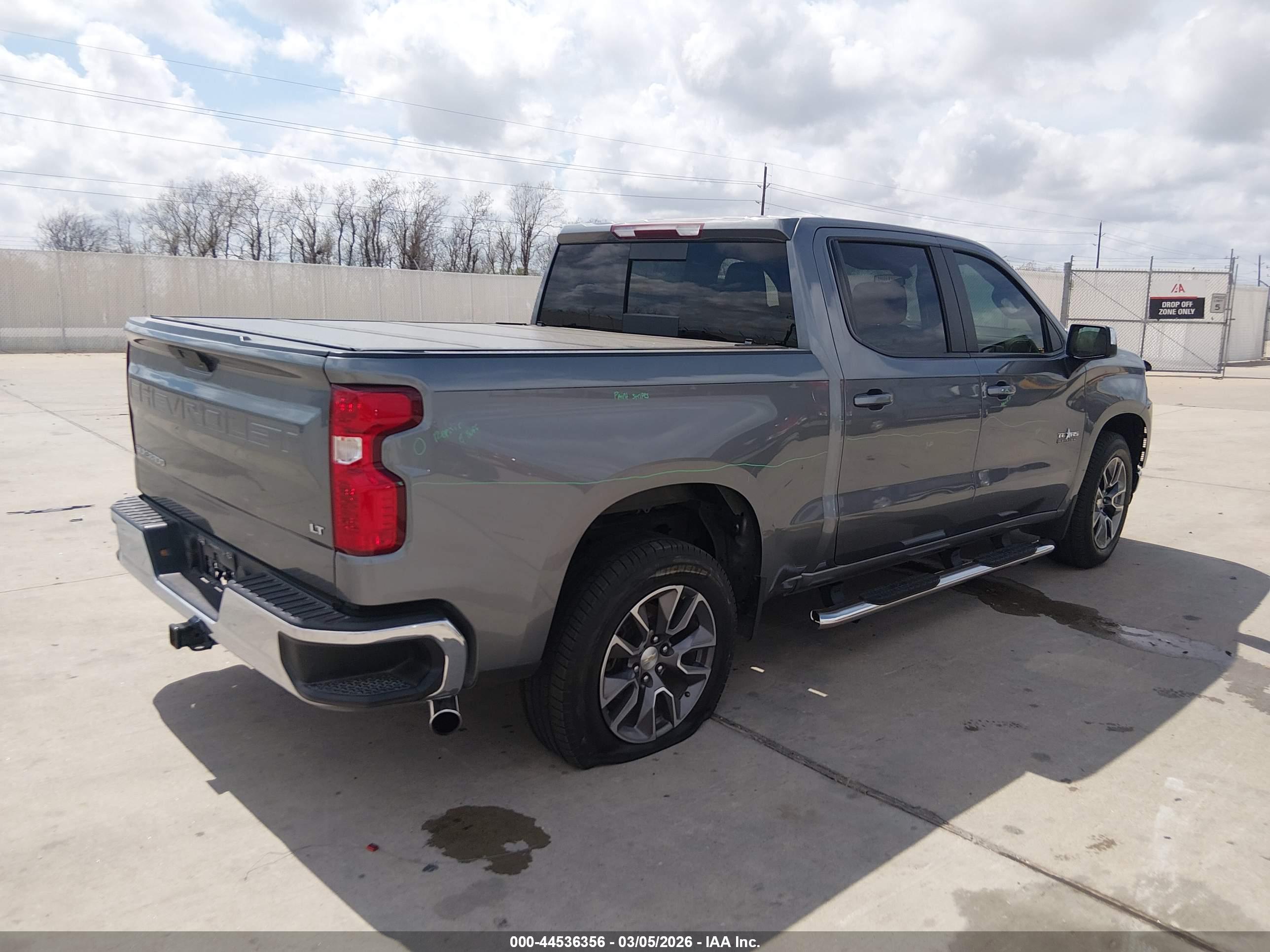 CHEVROLET SILVERADO image 4