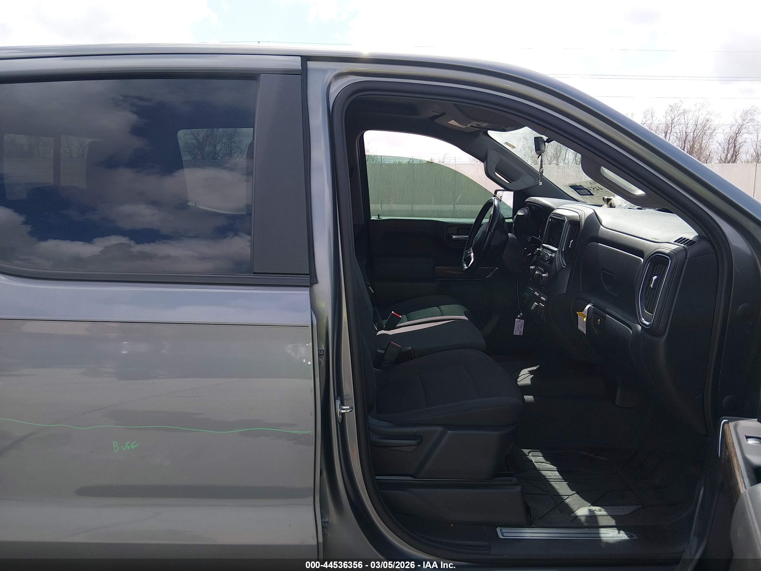 CHEVROLET SILVERADO image 5