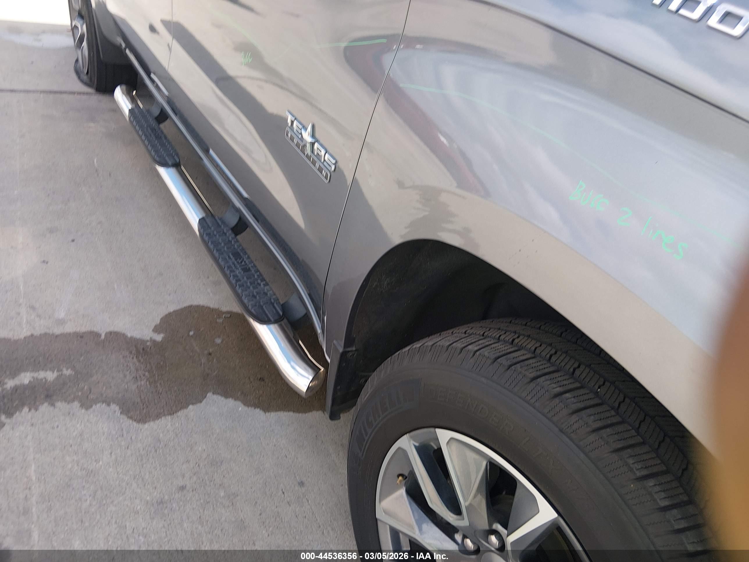 CHEVROLET SILVERADO image 6
