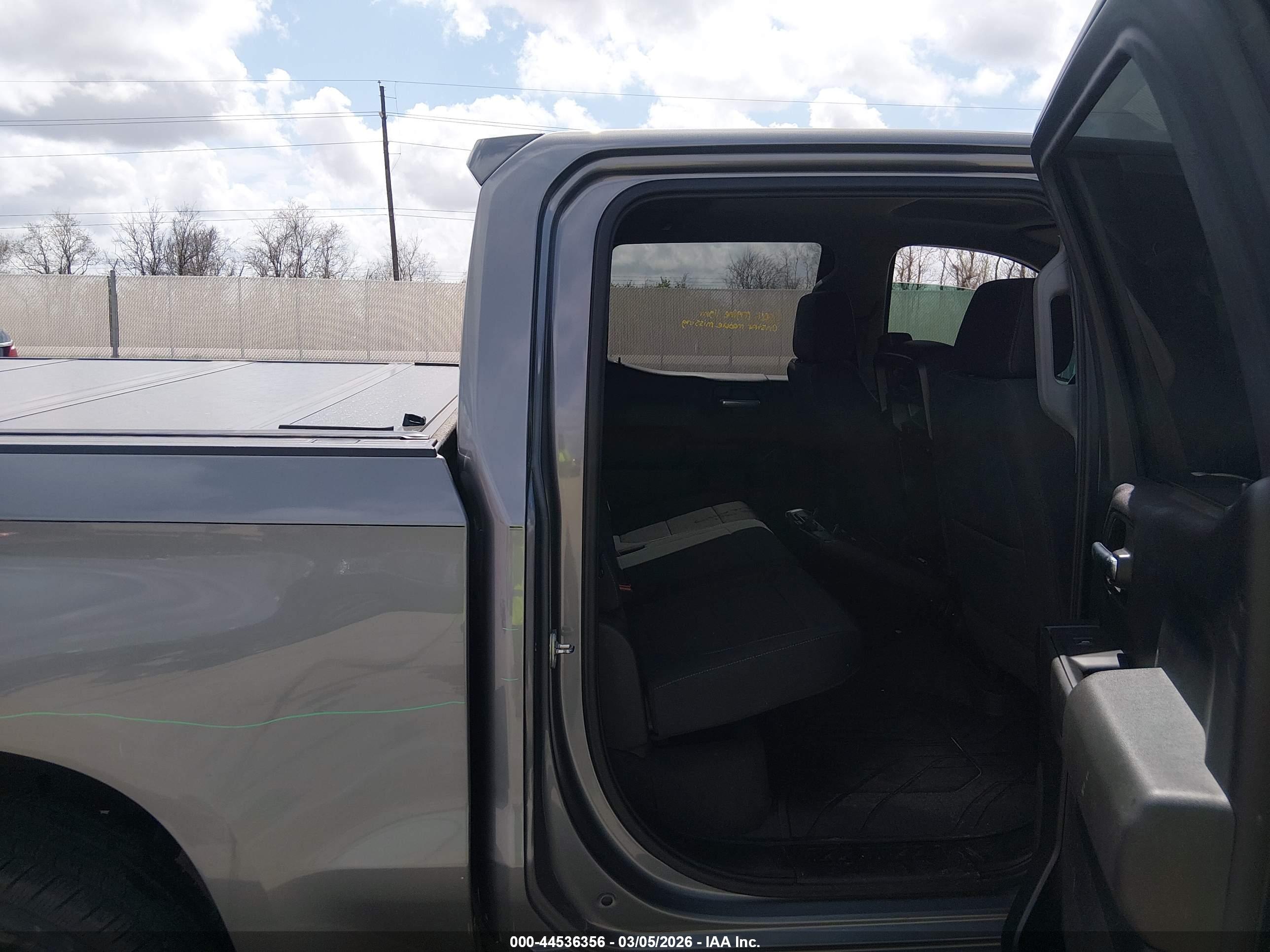 CHEVROLET SILVERADO image 8