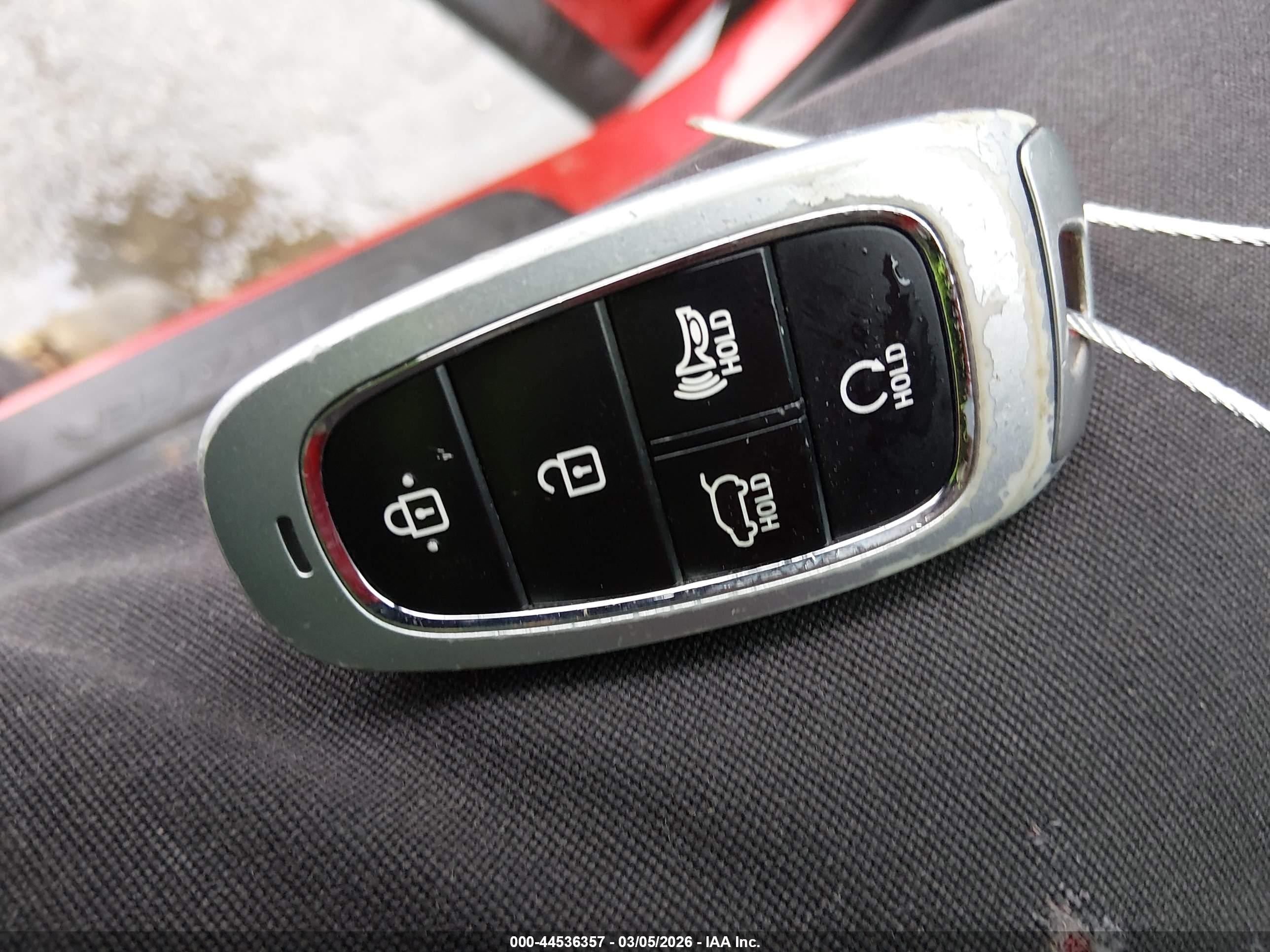 HYUNDAI SANTA image 11