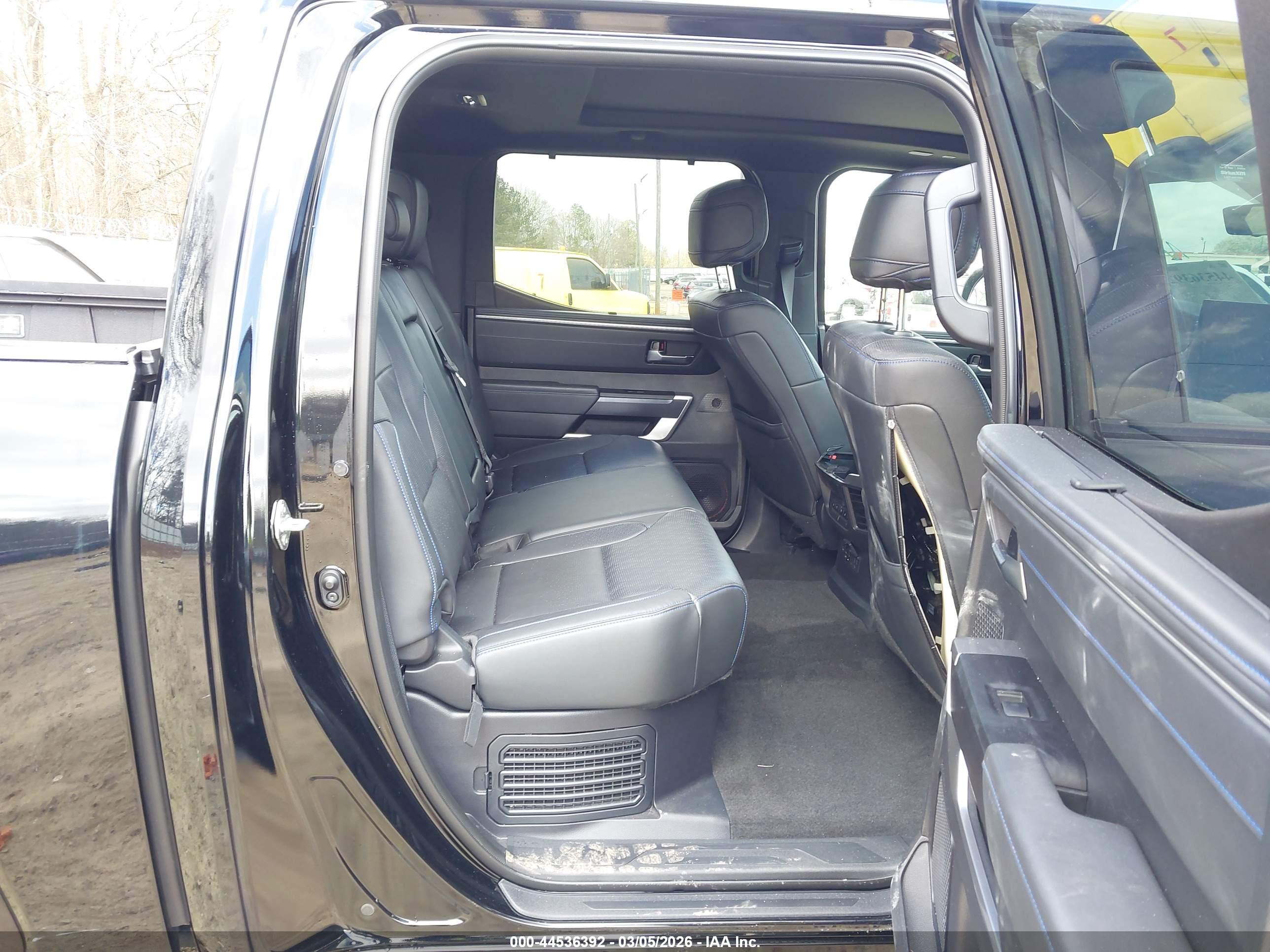 TOYOTA TUNDRA image 8