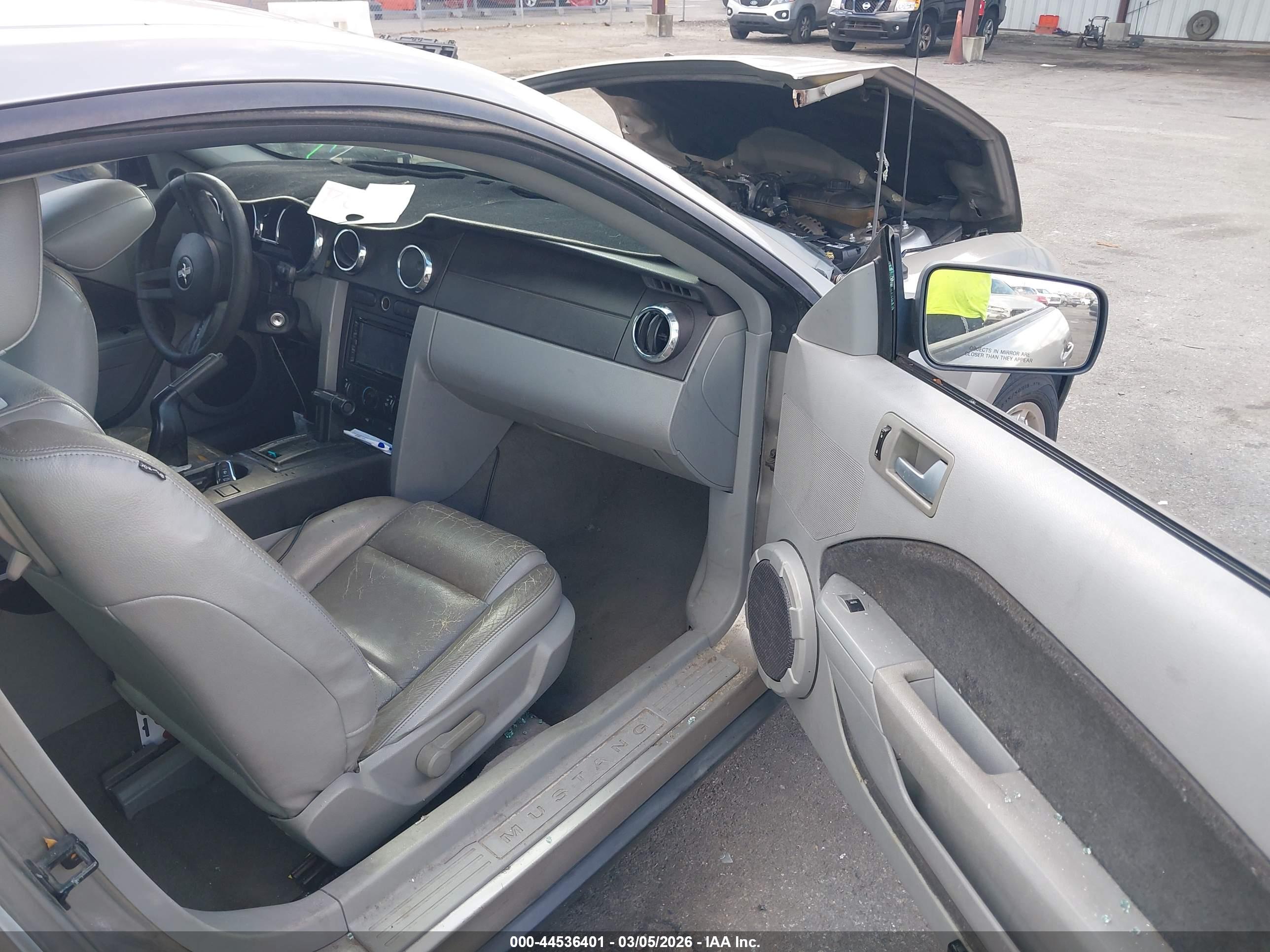FORD MUSTANG image 5