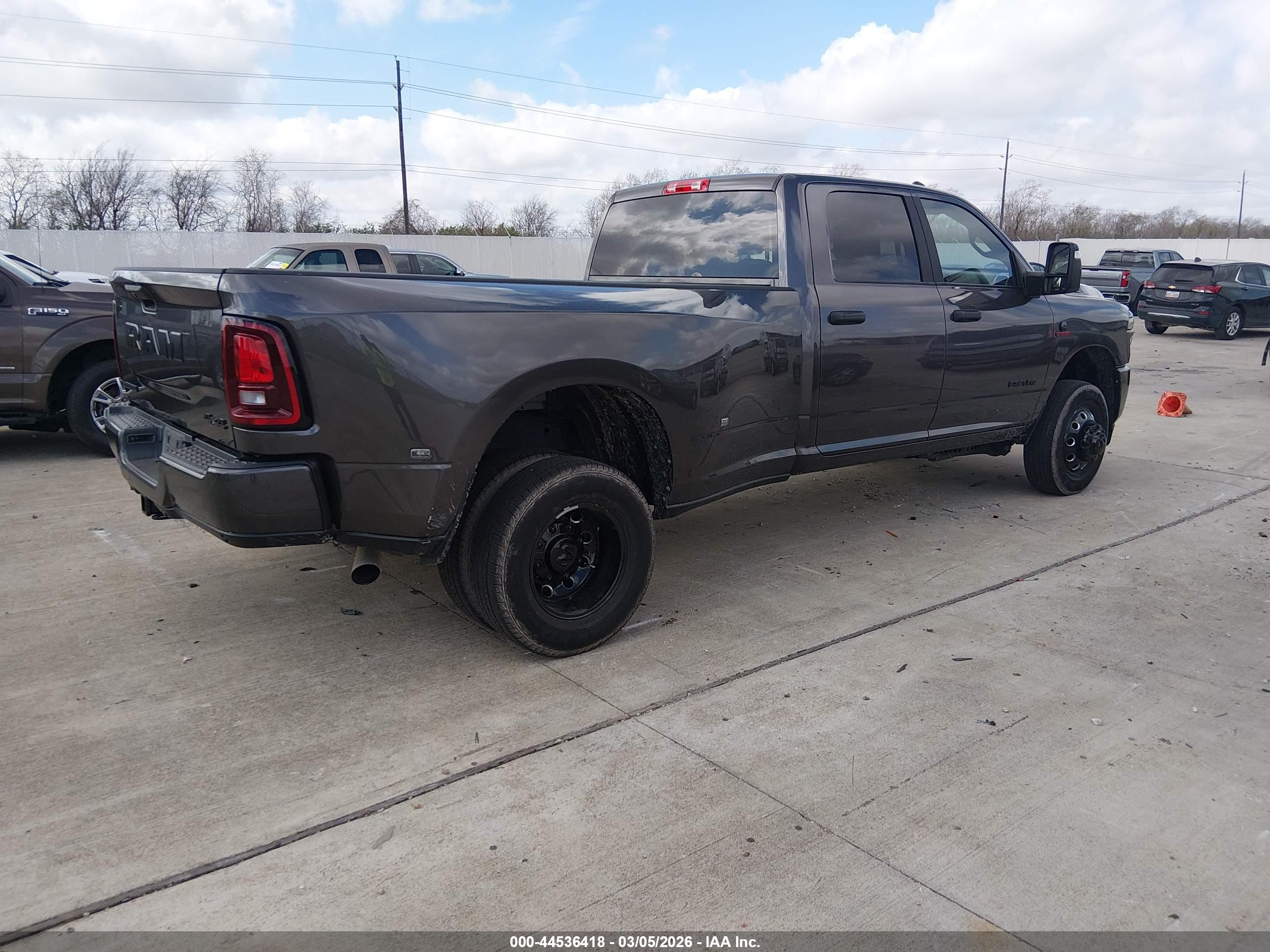 RAM 3500 image 4
