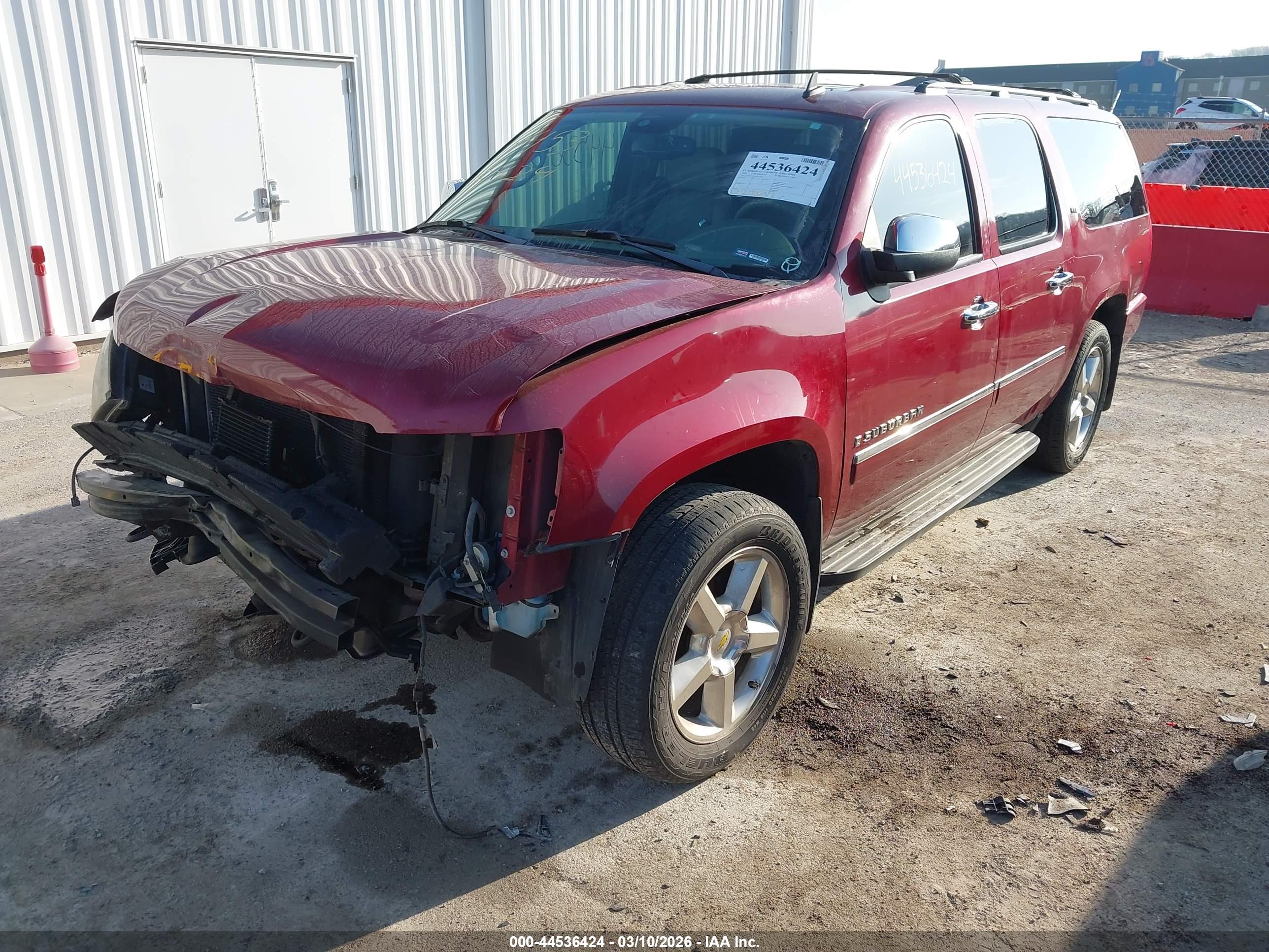 CHEVROLET SUBURBAN image 2