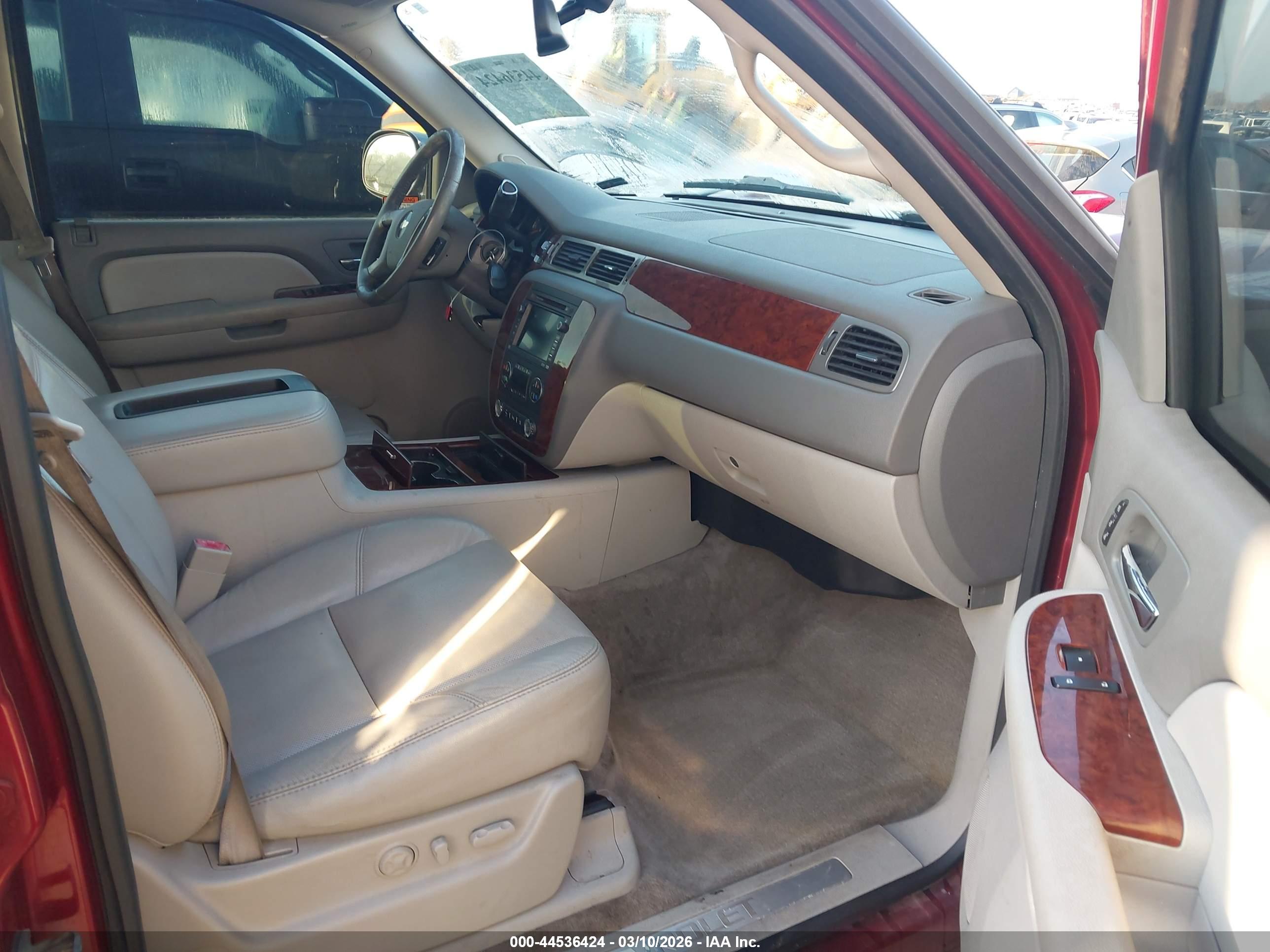 CHEVROLET SUBURBAN image 5