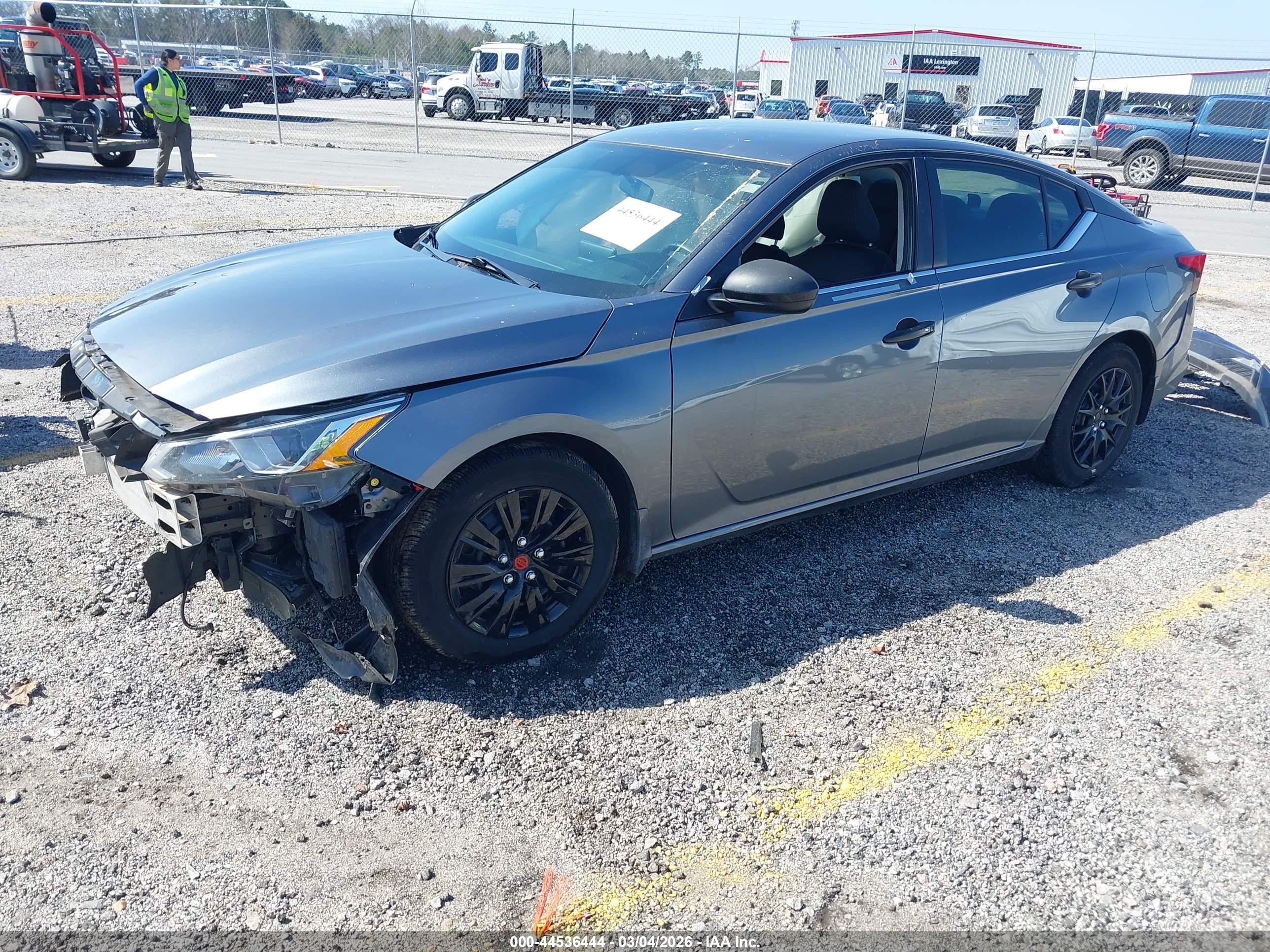 NISSAN ALTIMA image 2