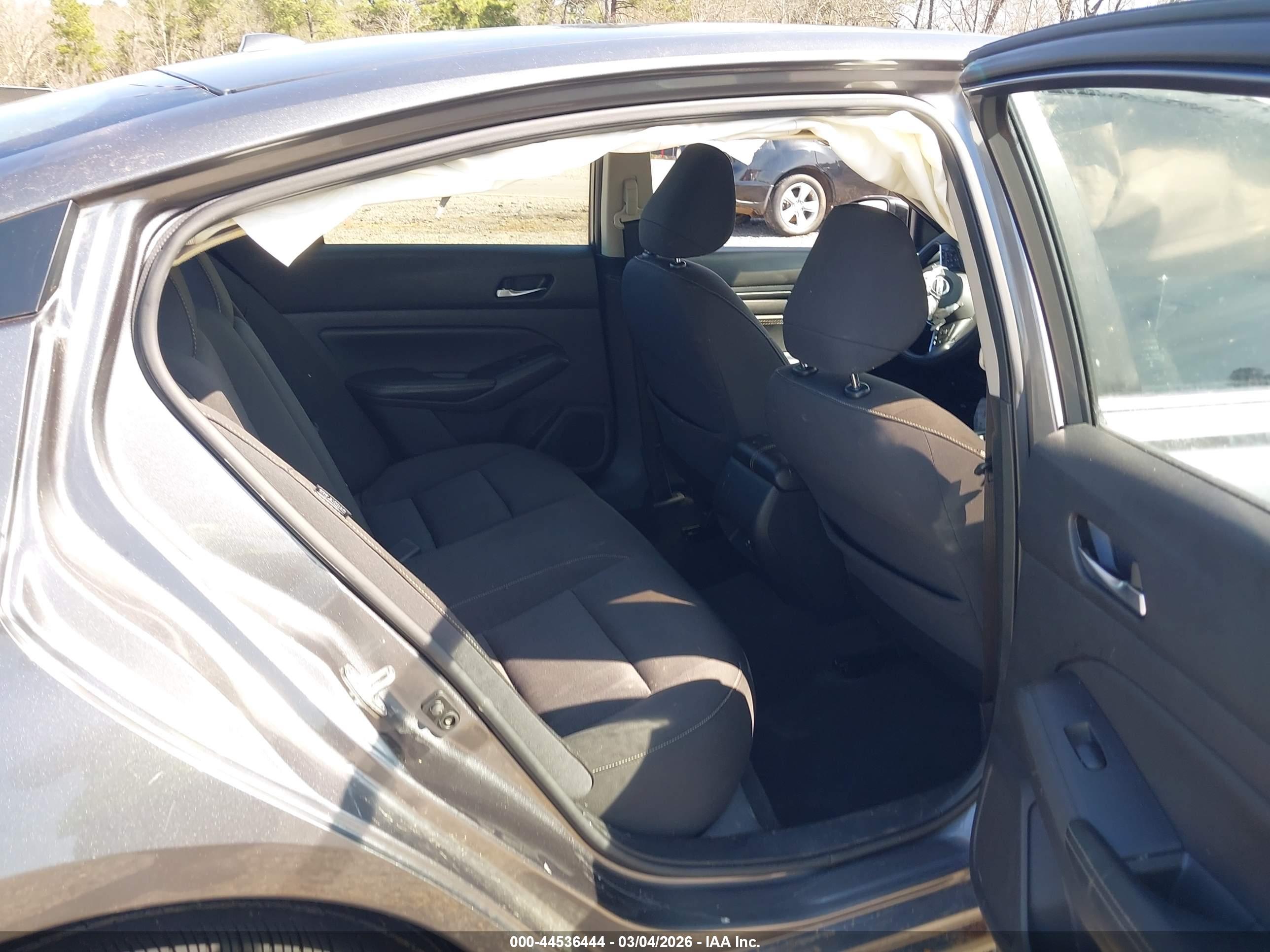 NISSAN ALTIMA image 8