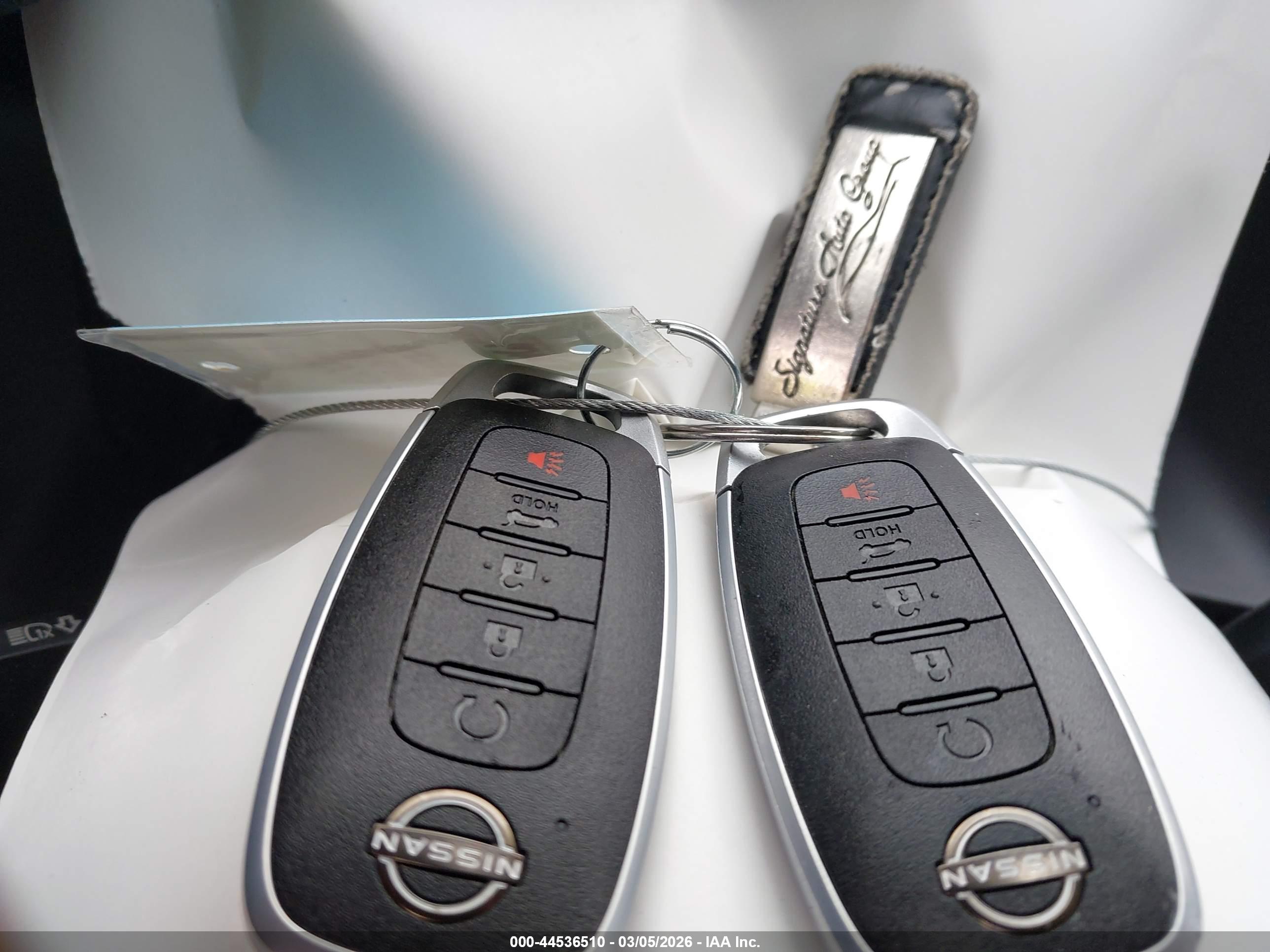 NISSAN ROGUE image 11