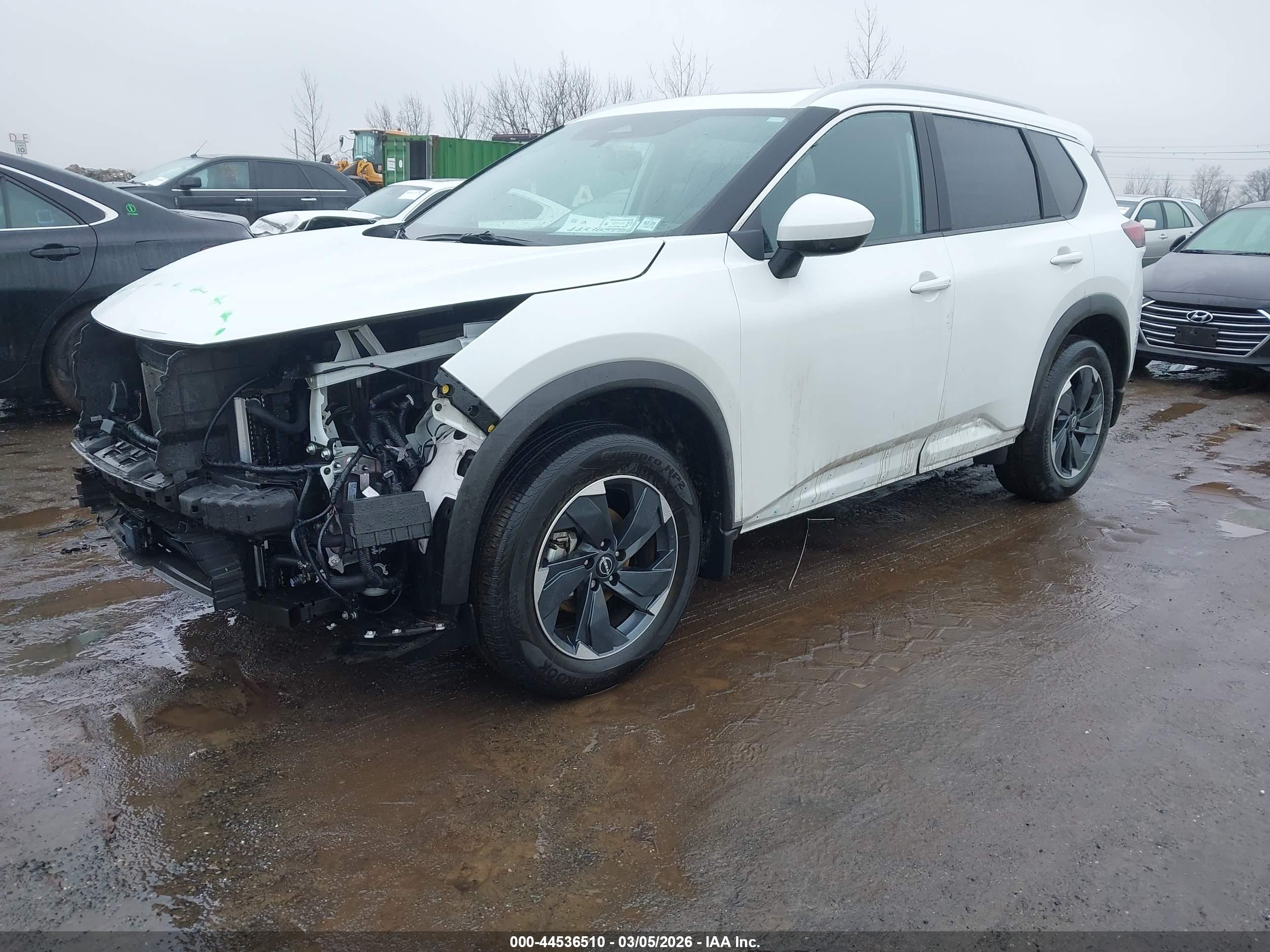 NISSAN ROGUE image 2