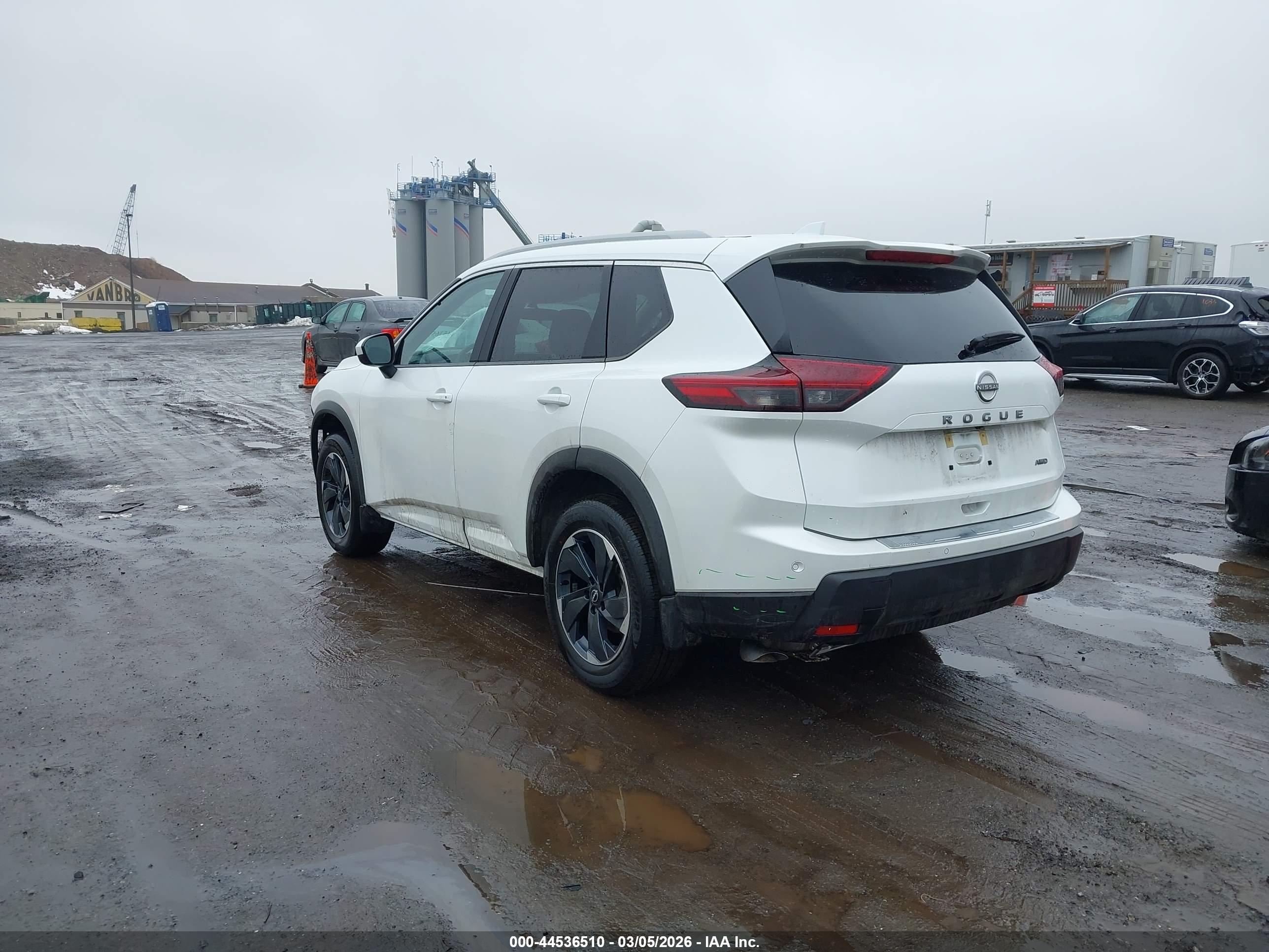 NISSAN ROGUE image 3
