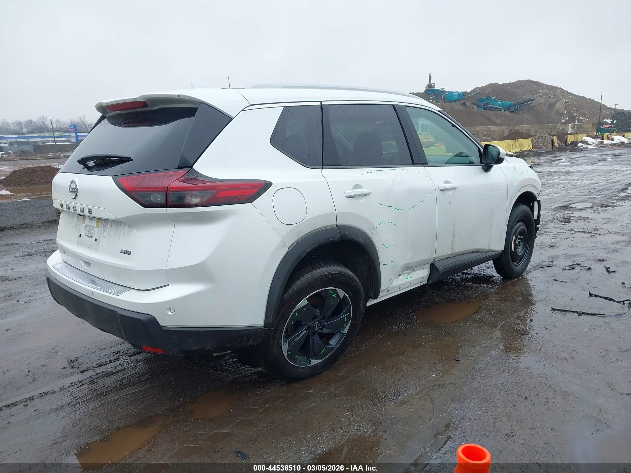 NISSAN ROGUE image 4