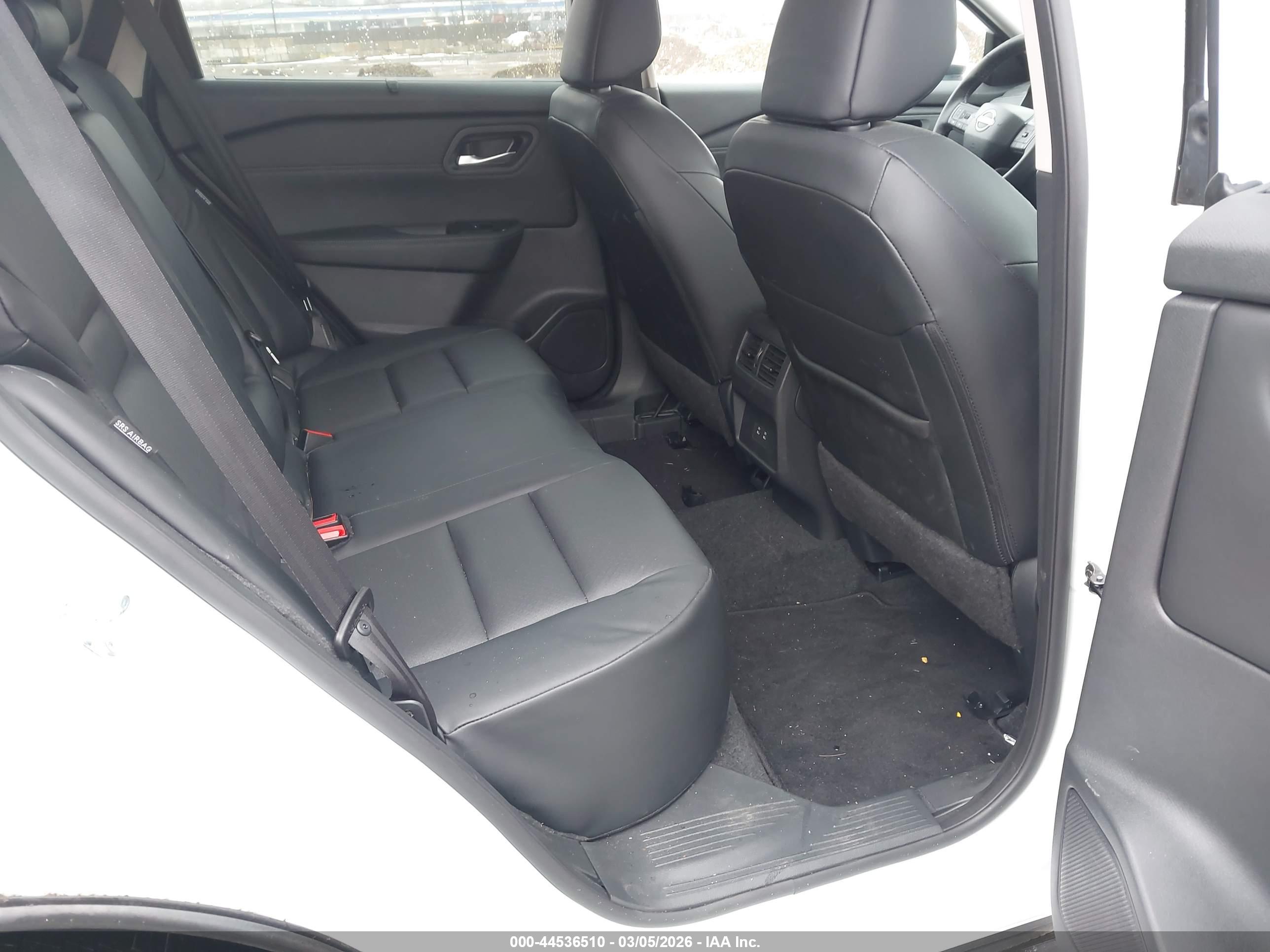NISSAN ROGUE image 8