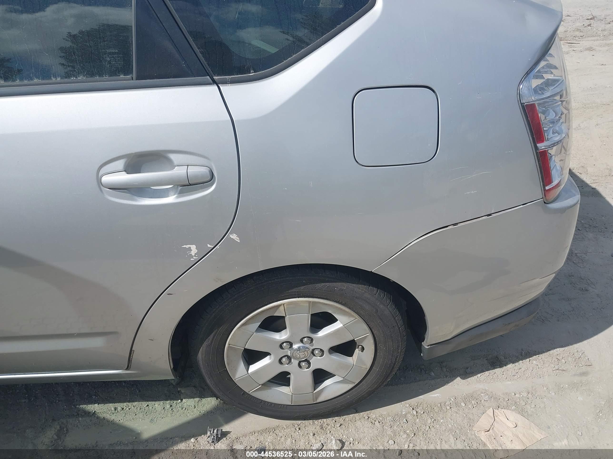 TOYOTA PRIUS image 6