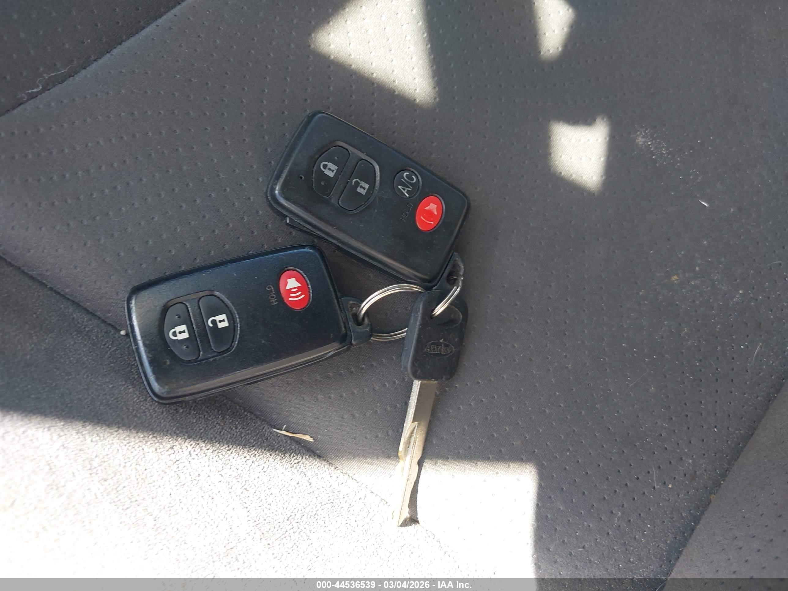 TOYOTA PRIUS image 11