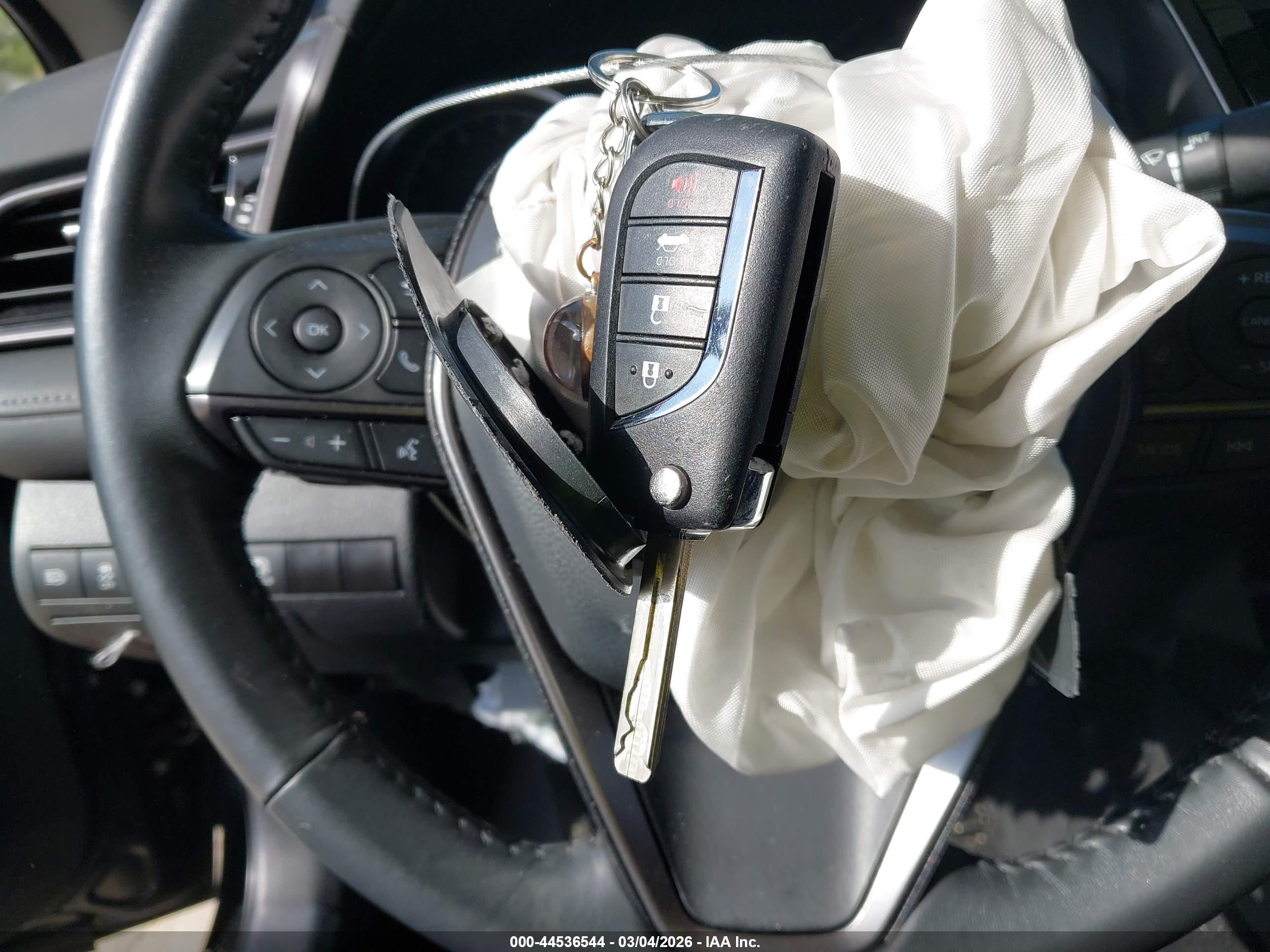 TOYOTA CAMRY image 11