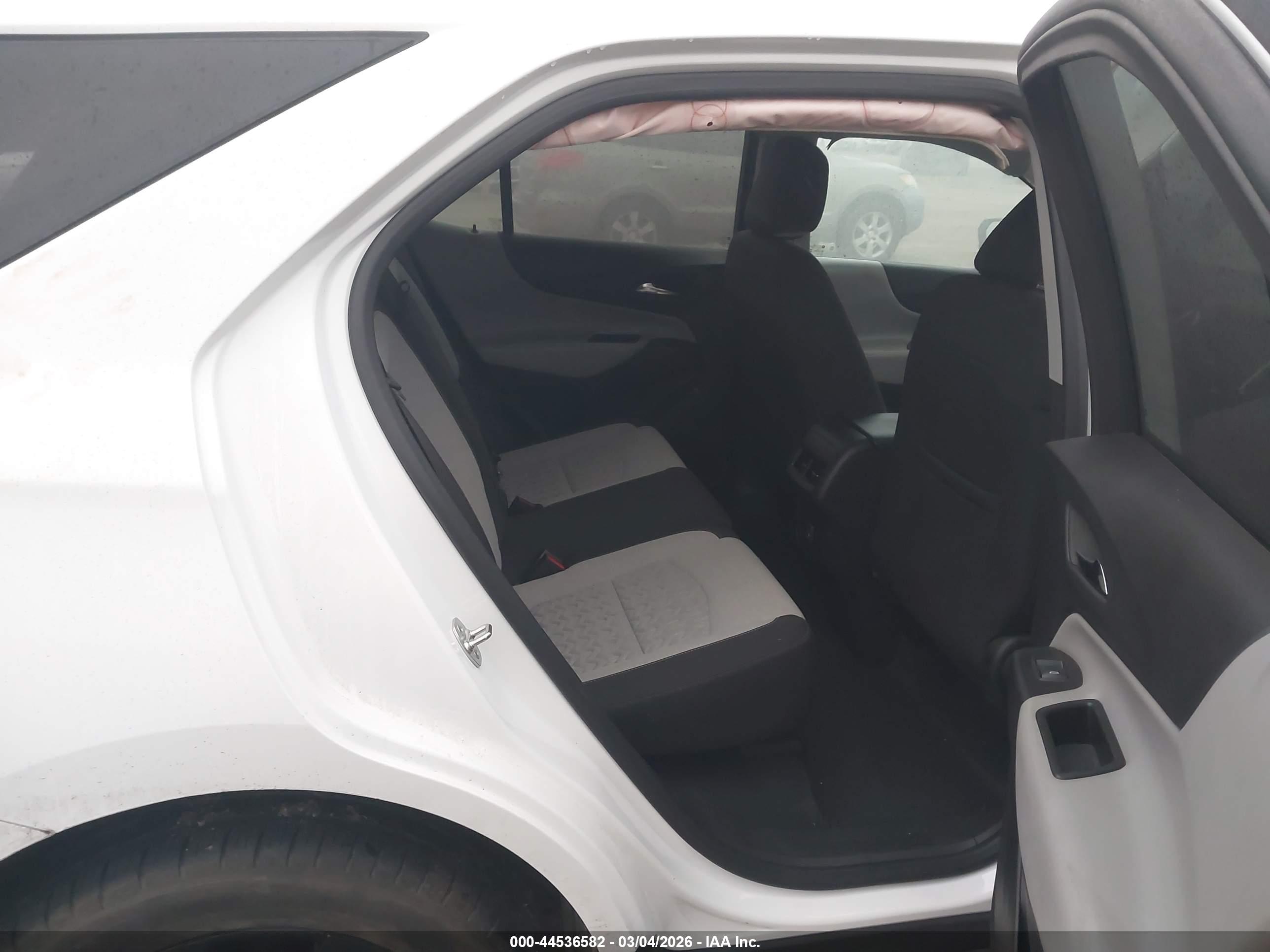 CHEVROLET EQUINOX image 8