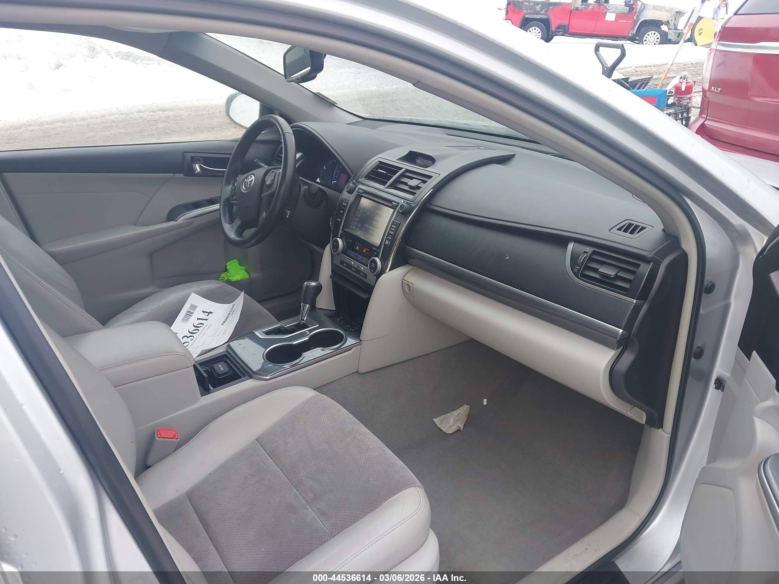 TOYOTA CAMRY image 5
