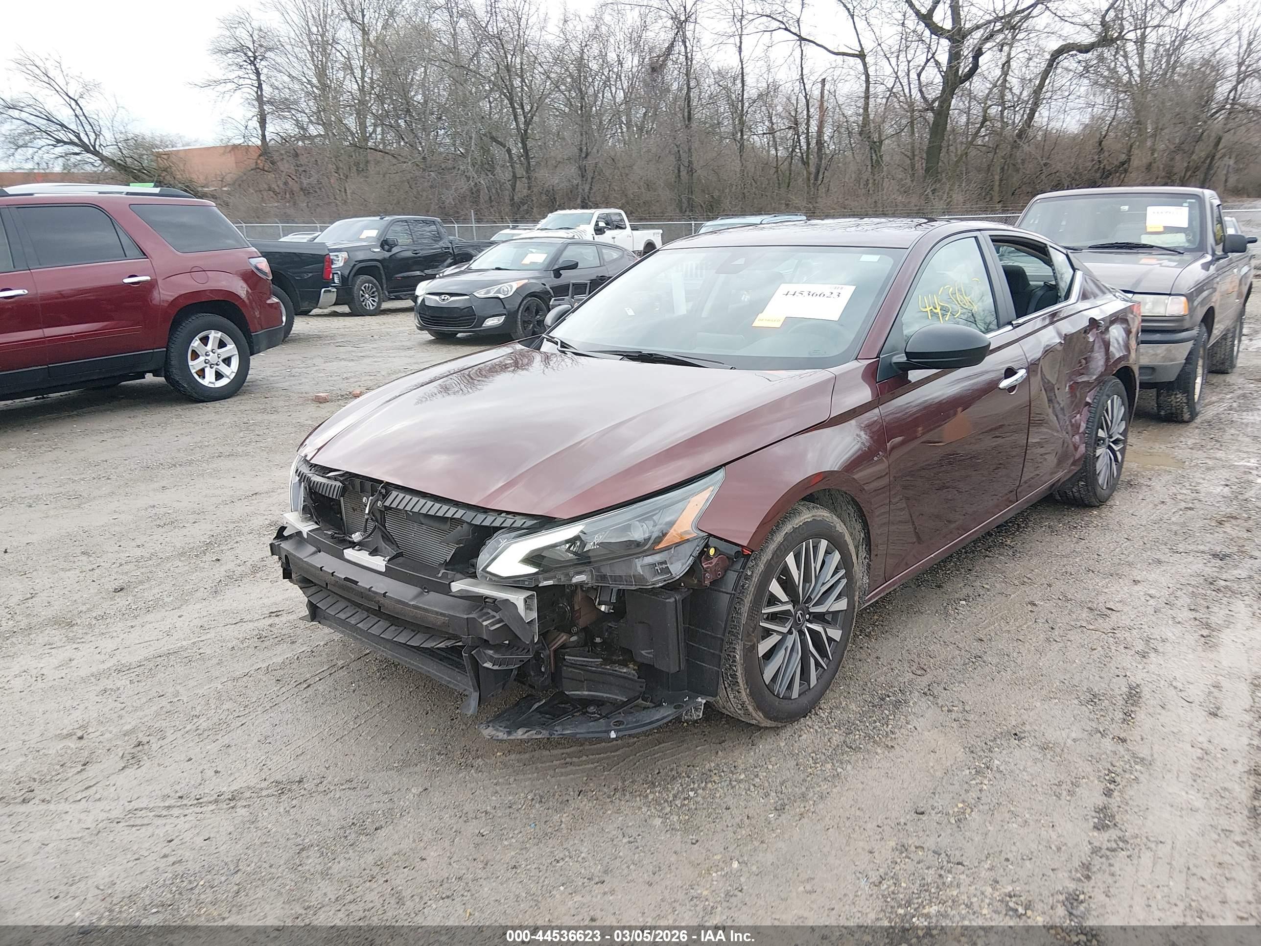 NISSAN ALTIMA image 2