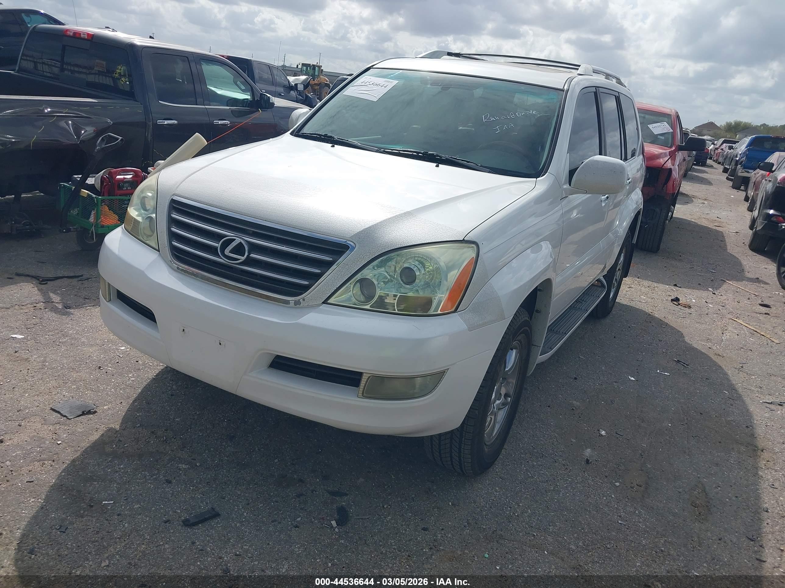 LEXUS GX image 2