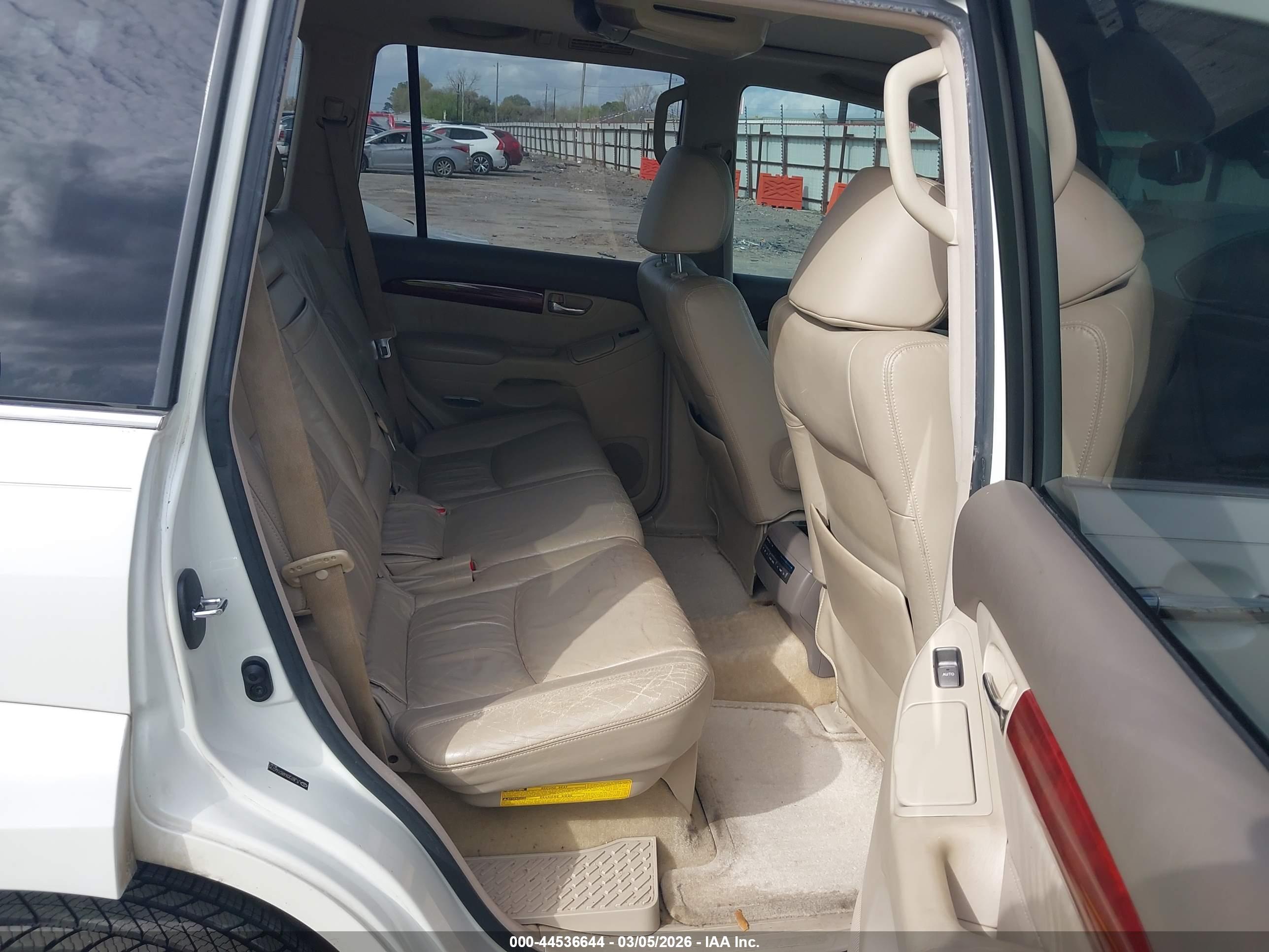 LEXUS GX image 8
