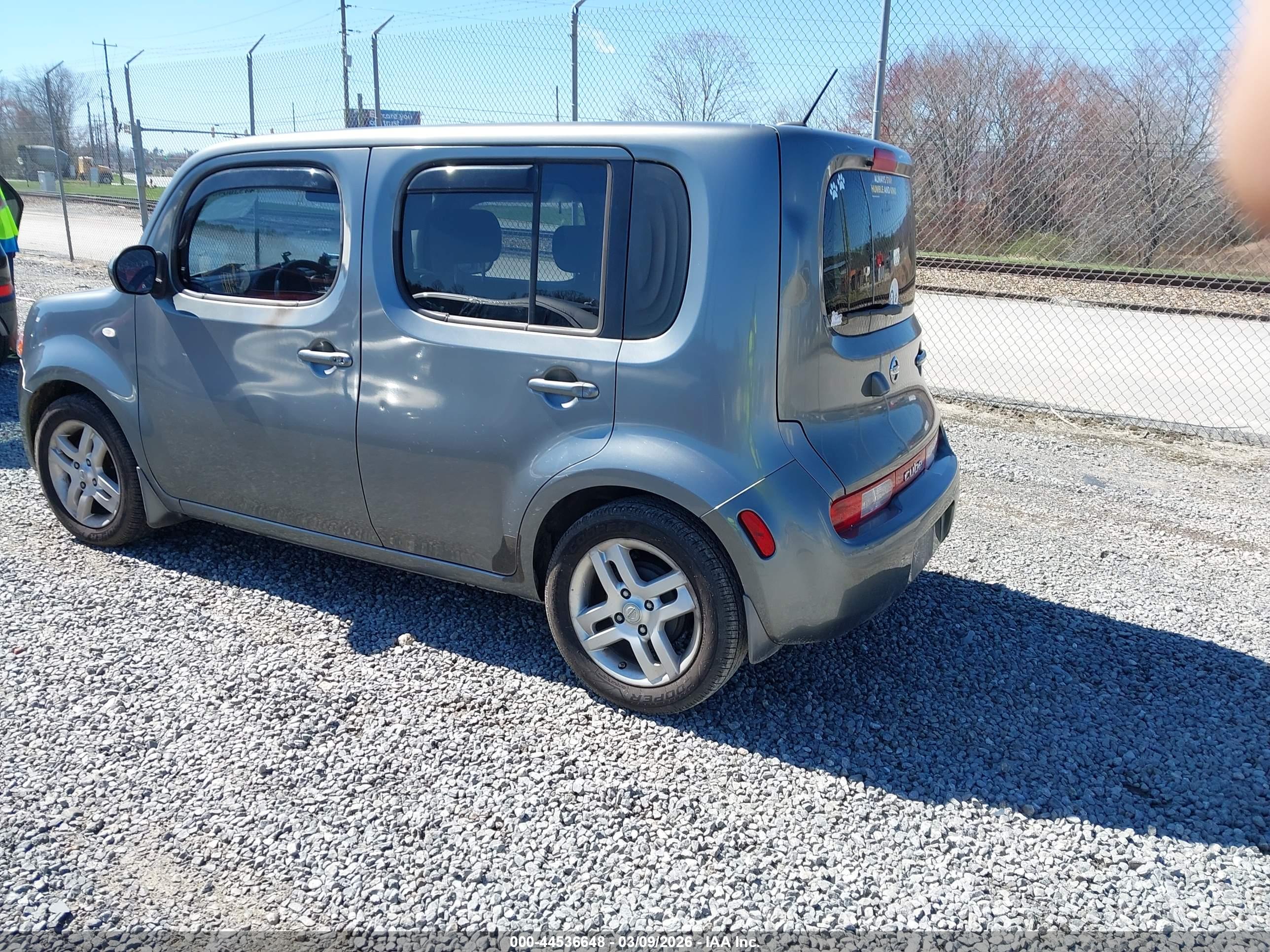 NISSAN CUBE image 3