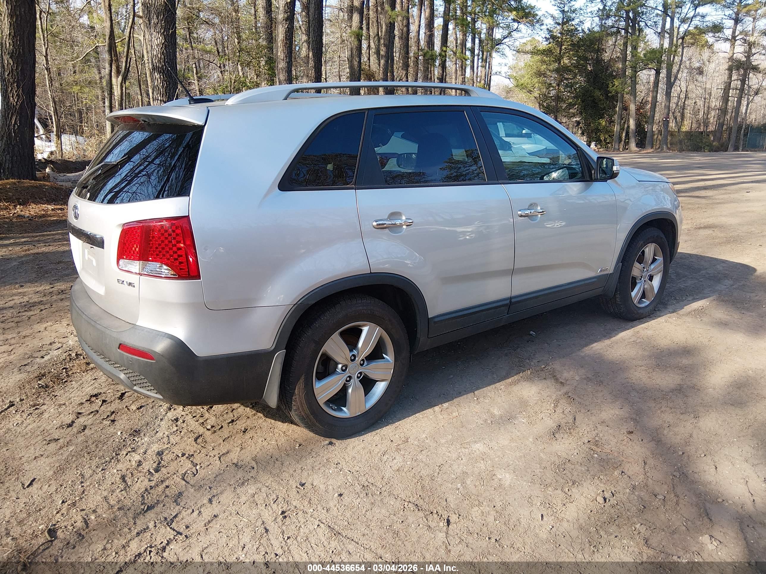 KIA SORENTO image 4