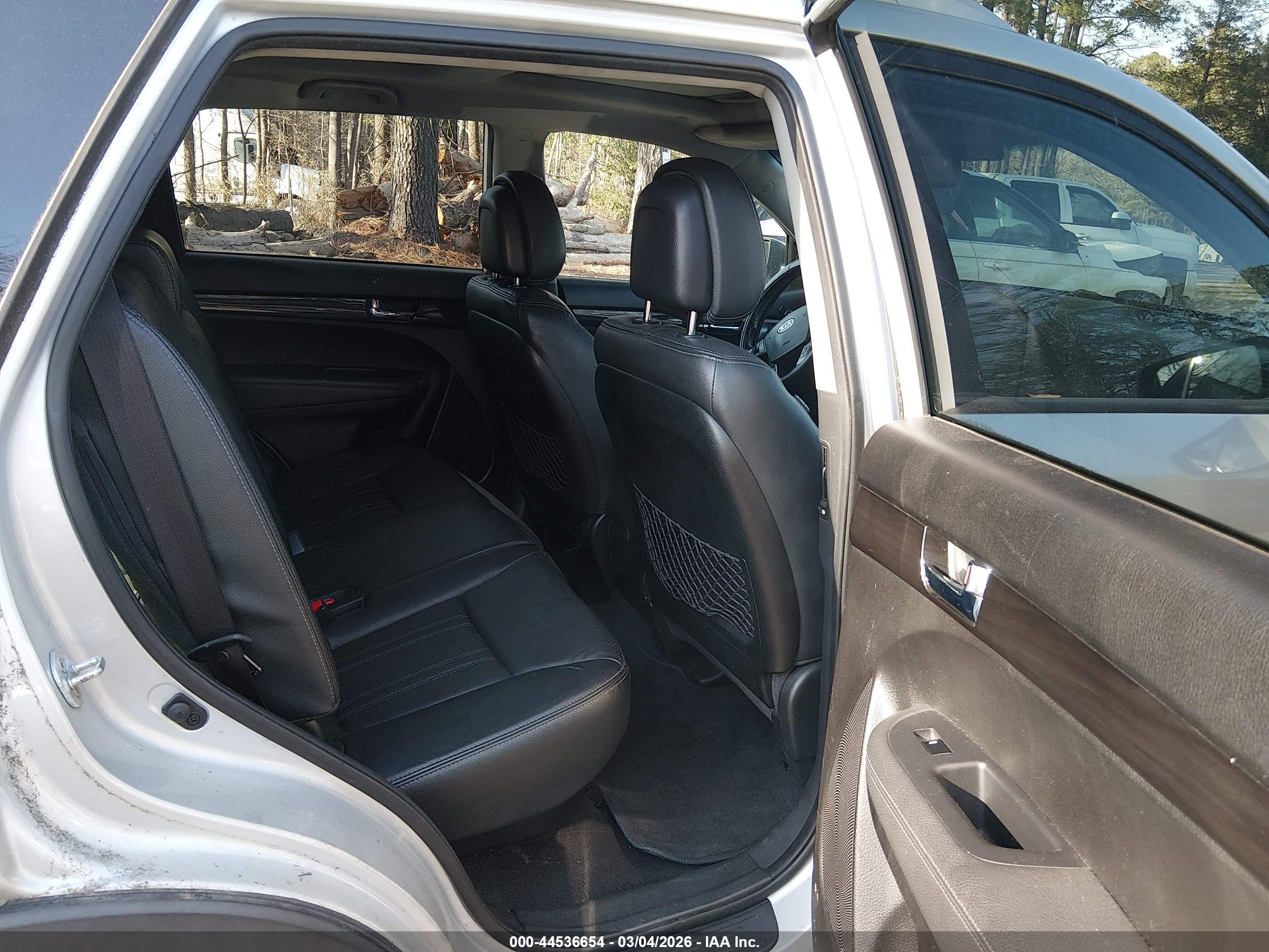 KIA SORENTO image 8