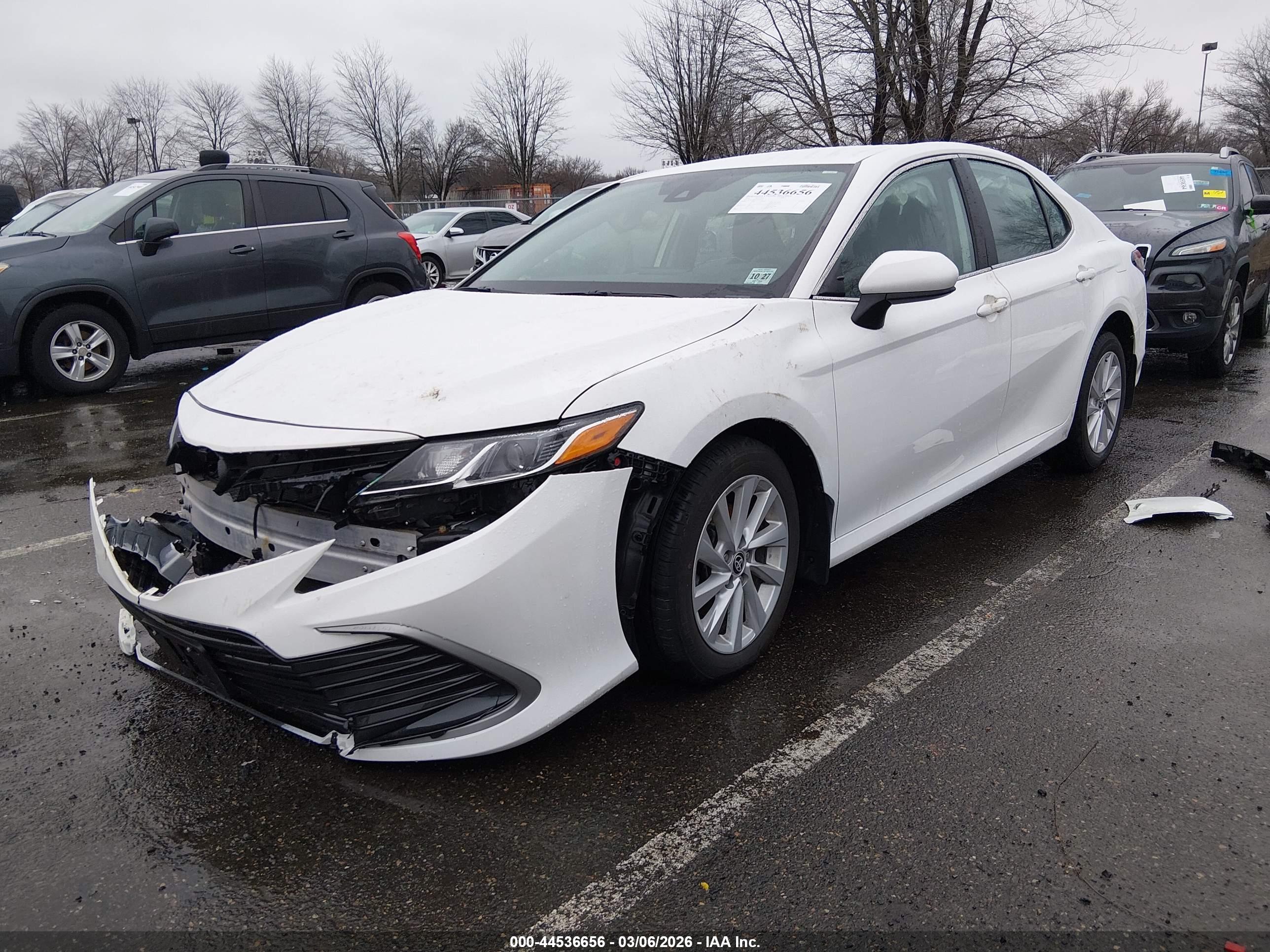 TOYOTA CAMRY image 2