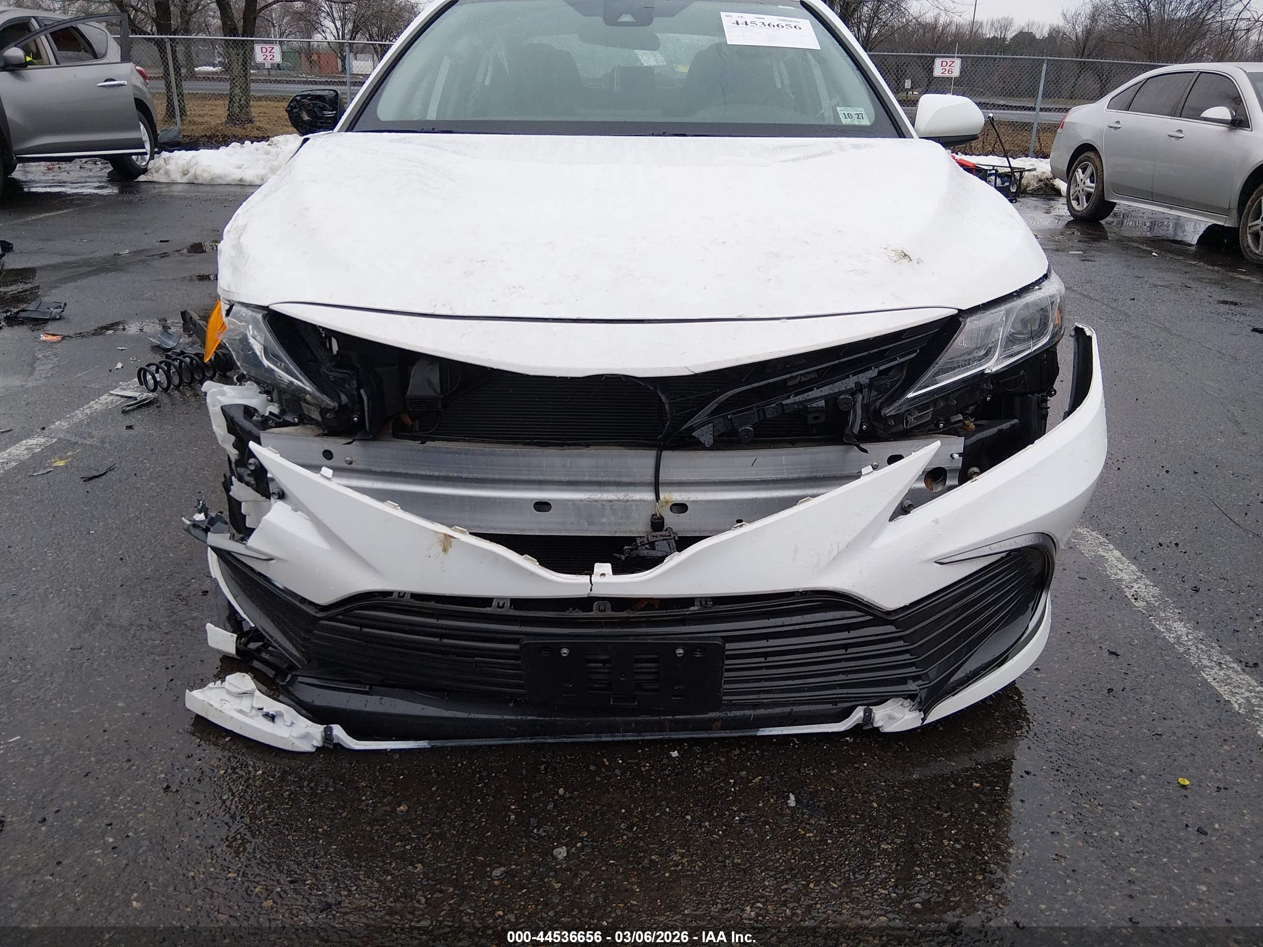 TOYOTA CAMRY image 6