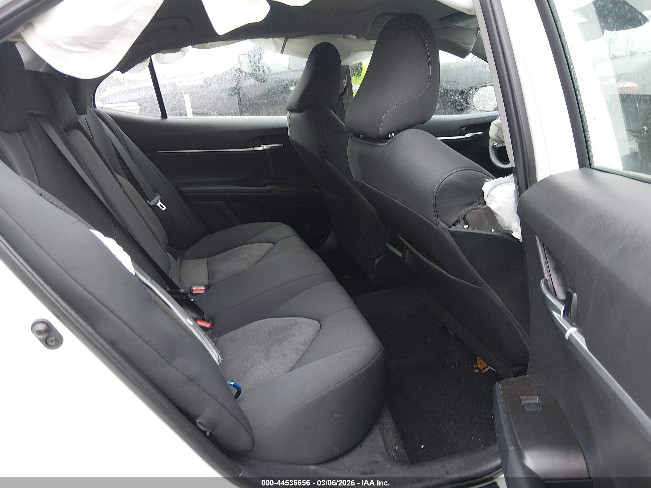 TOYOTA CAMRY image 8