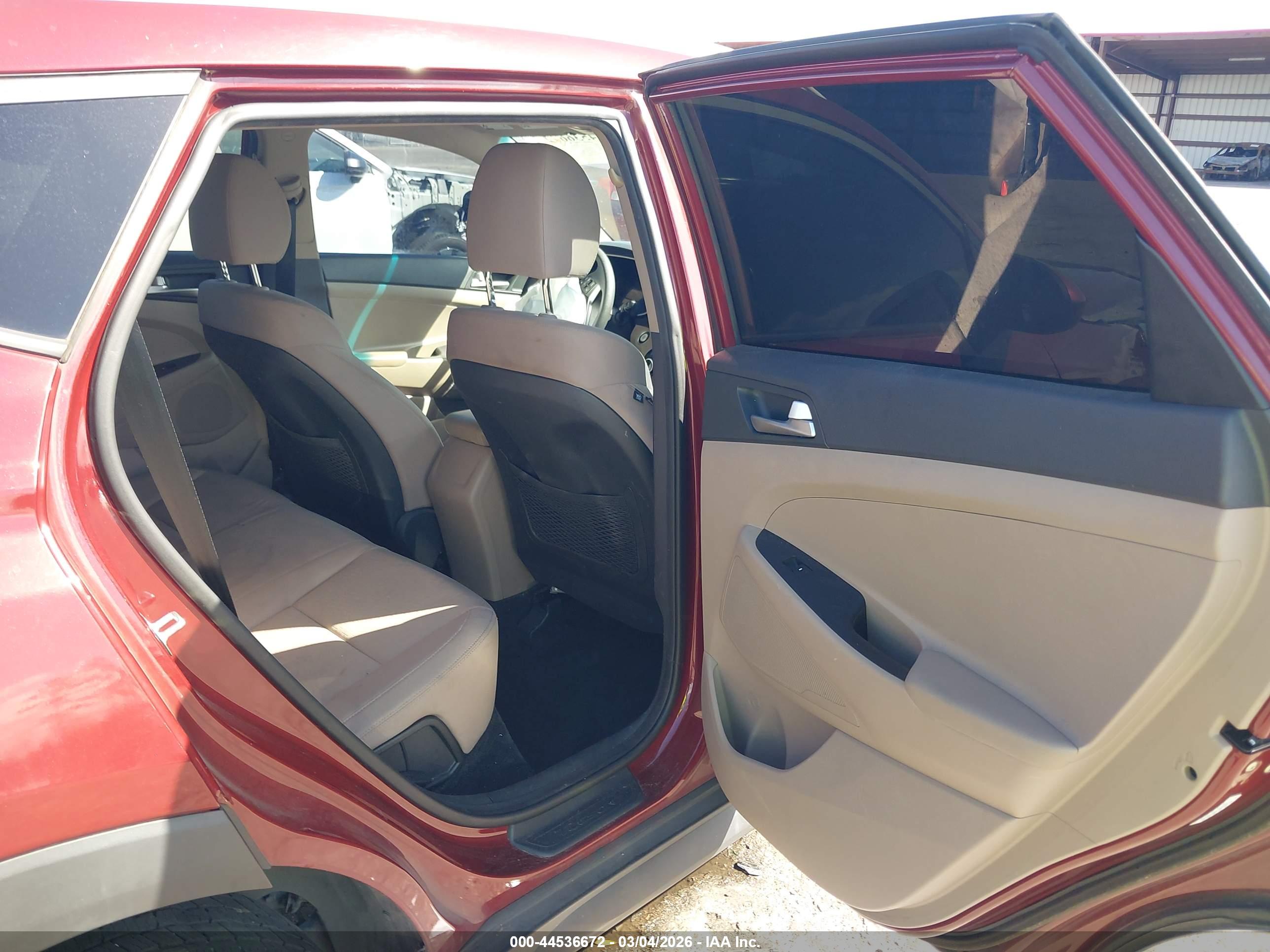 HYUNDAI TUCSON image 8