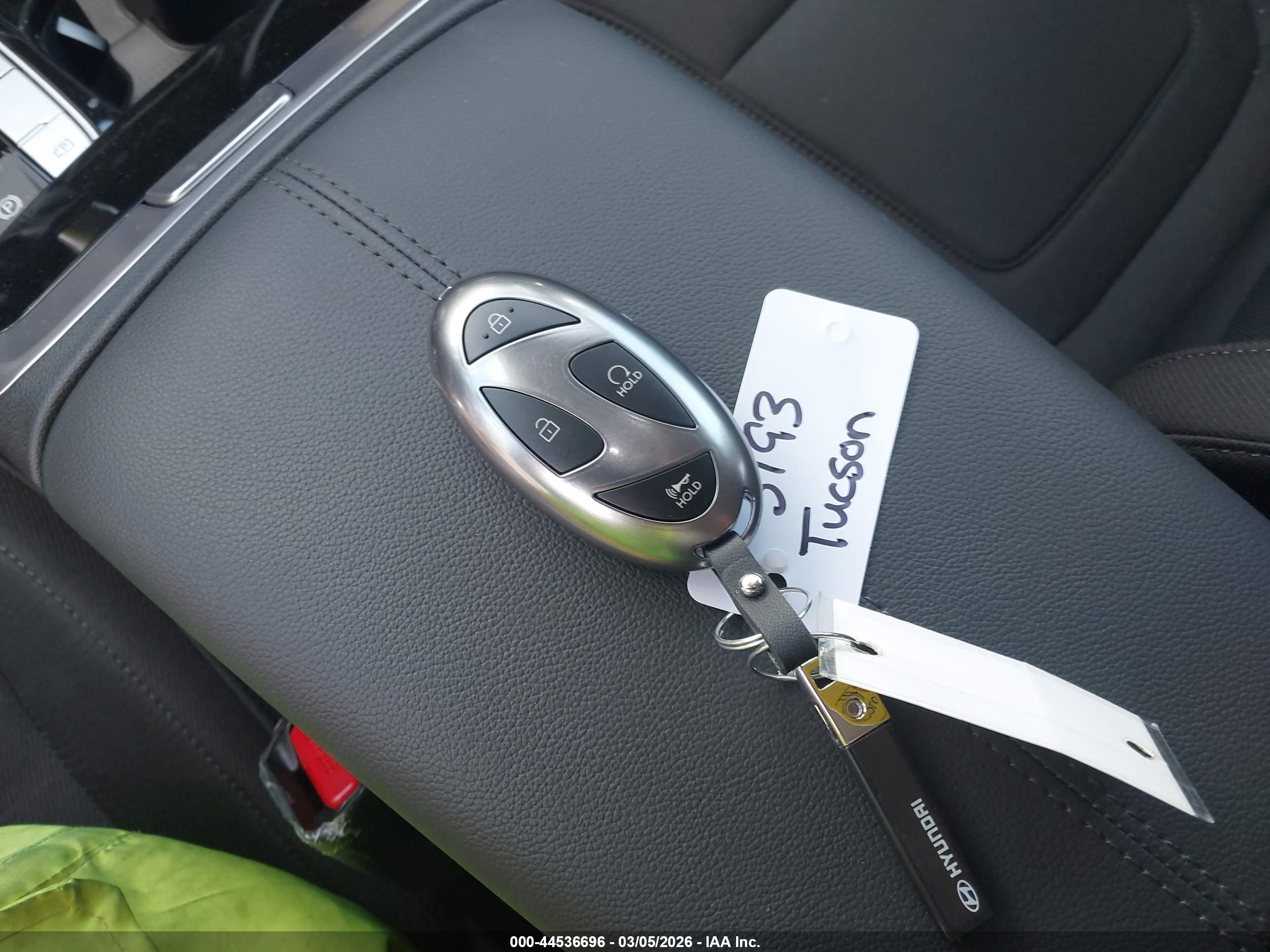 HYUNDAI TUCSON image 11
