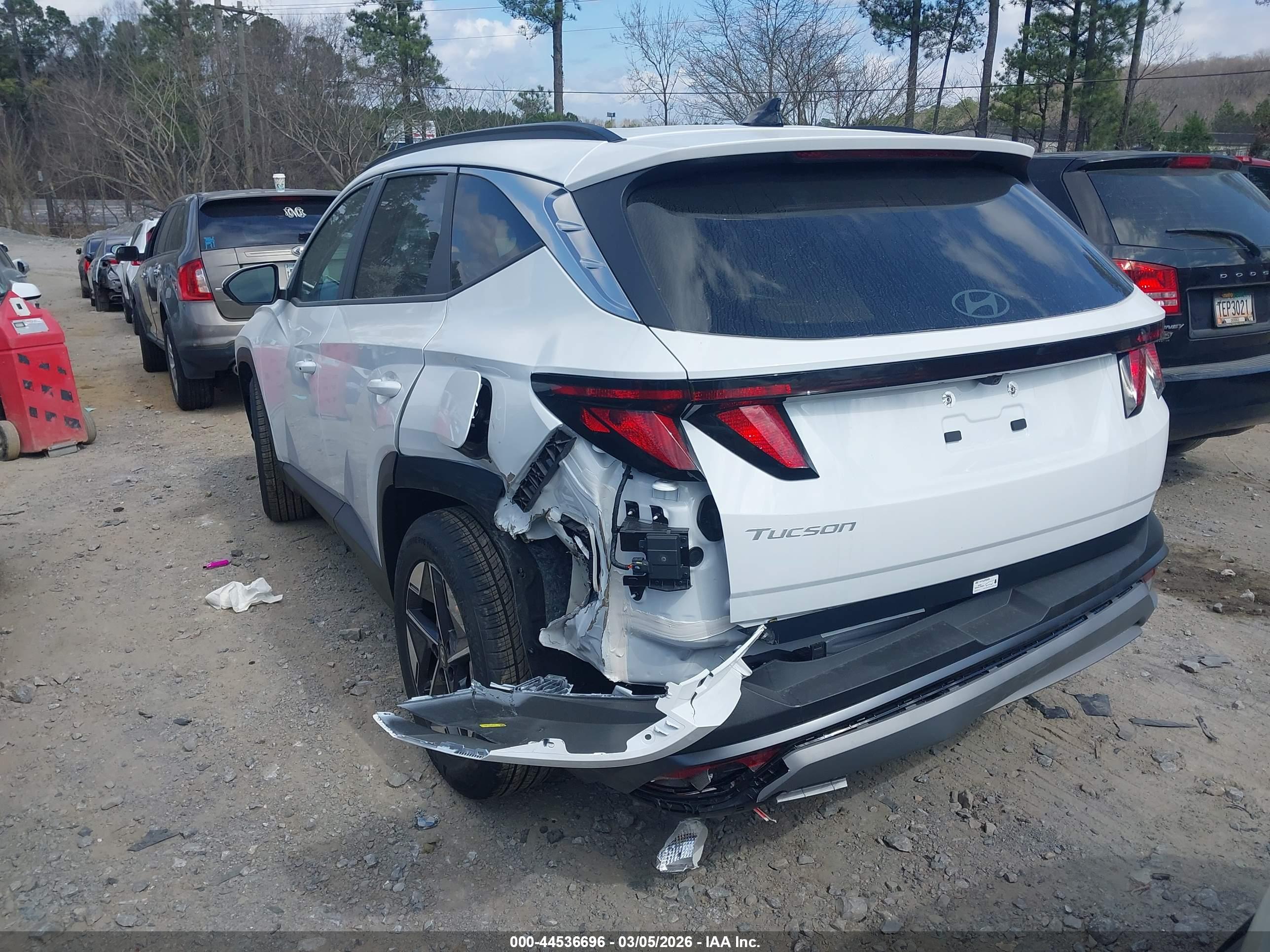 HYUNDAI TUCSON image 3