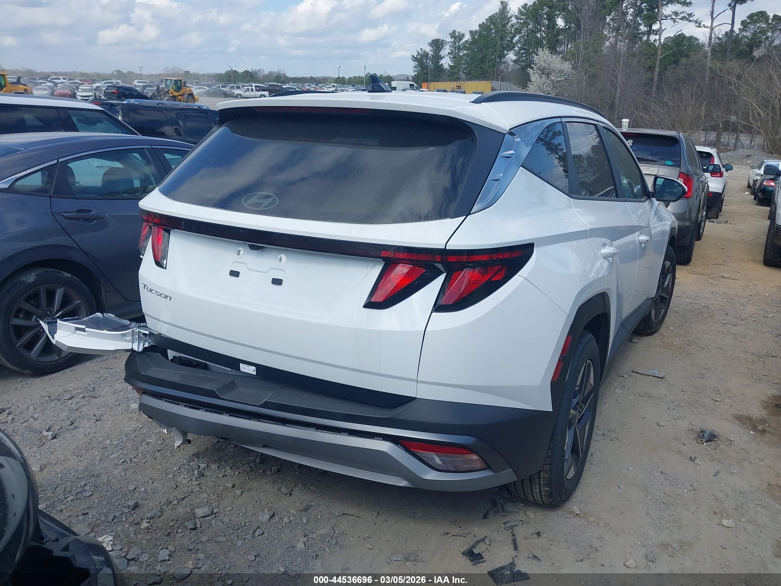 HYUNDAI TUCSON image 4