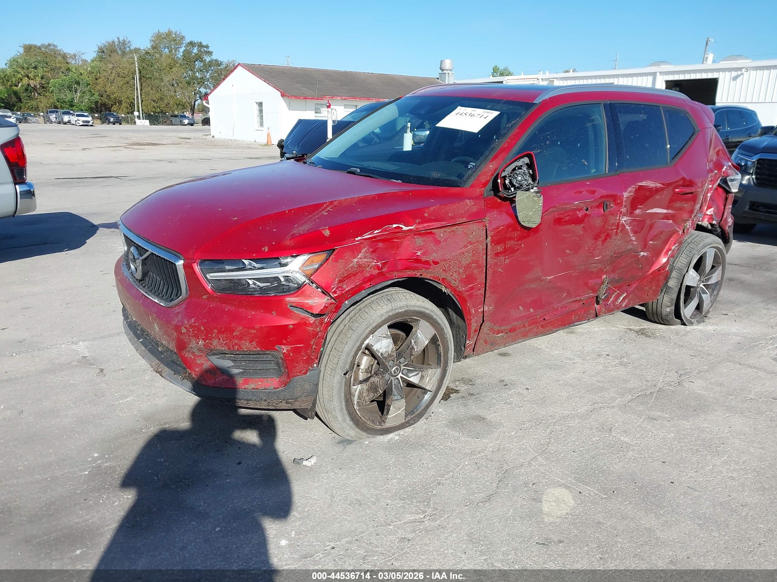 VOLVO XC40 image 2