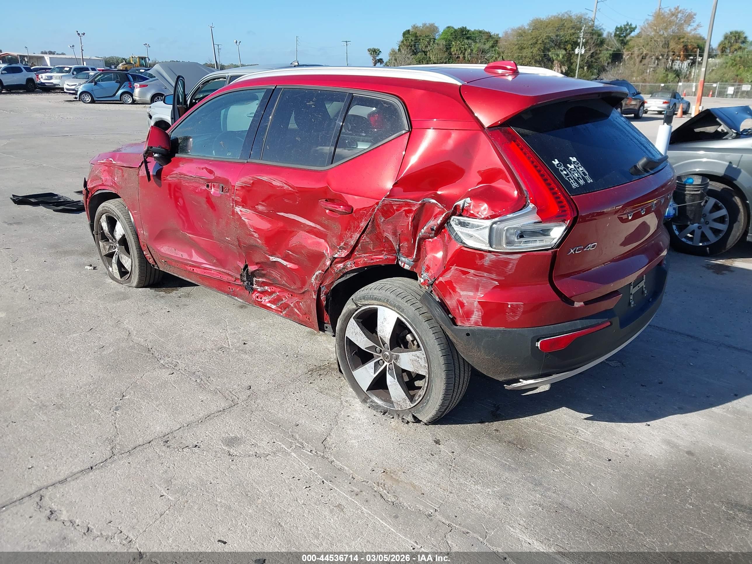 VOLVO XC40 image 3
