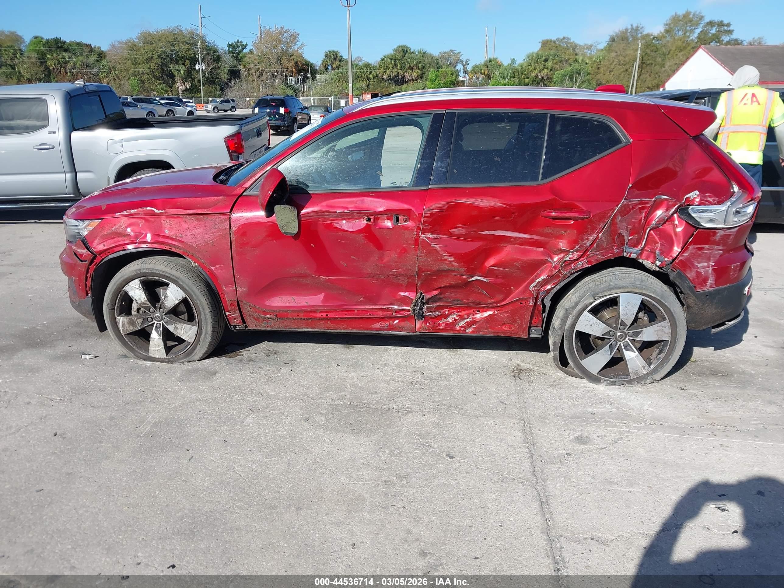 VOLVO XC40 image 6