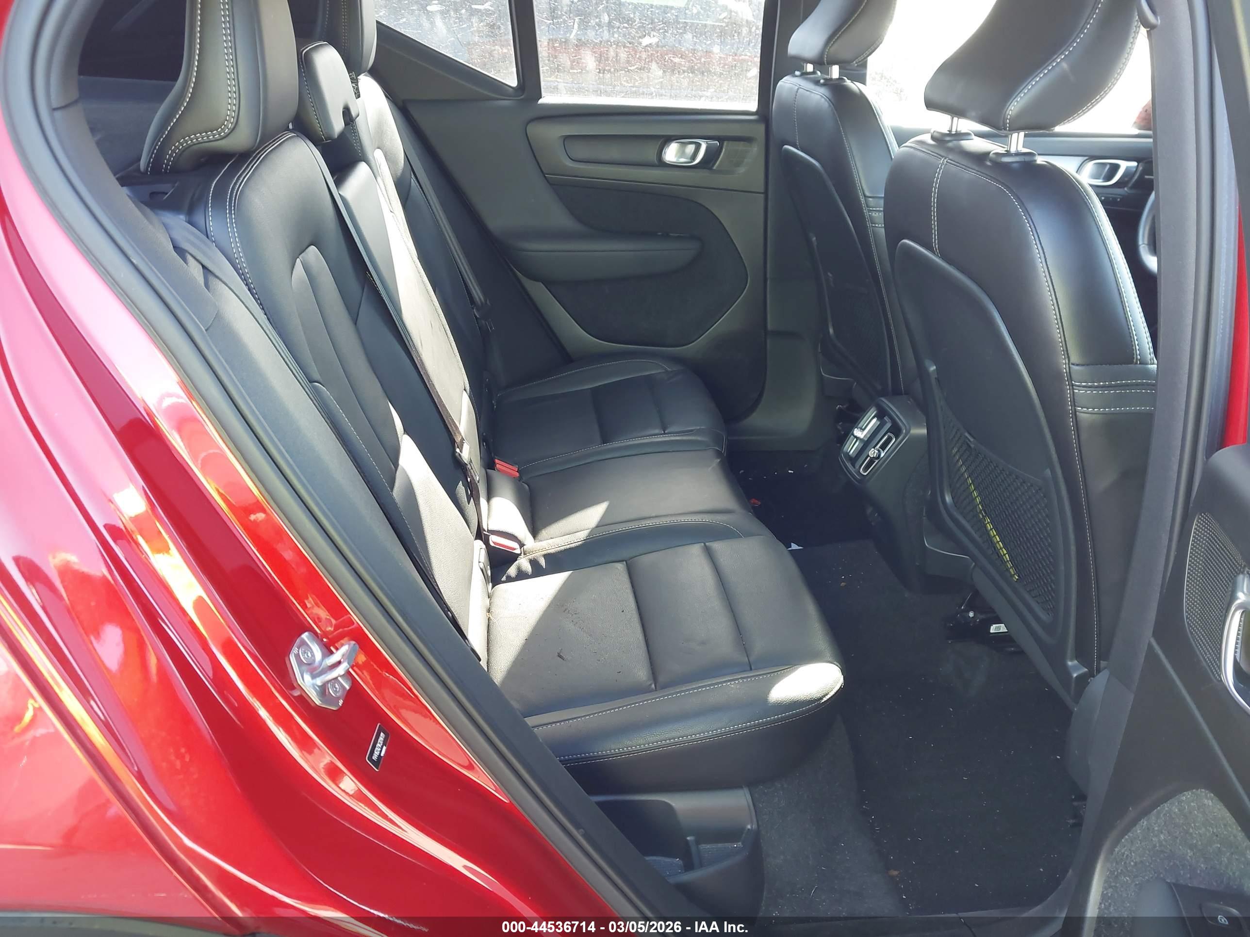 VOLVO XC40 image 8