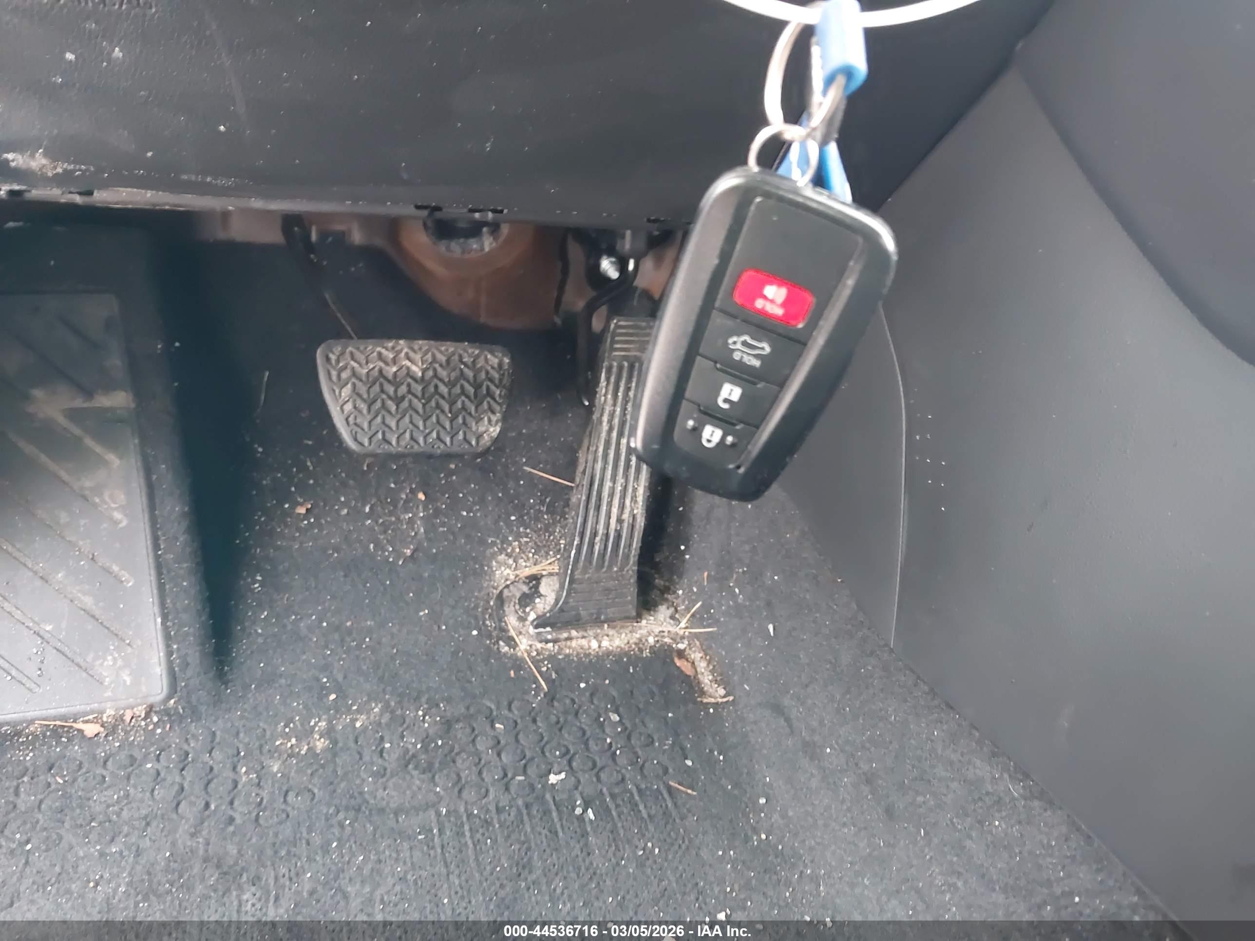 TOYOTA RAV4 image 11