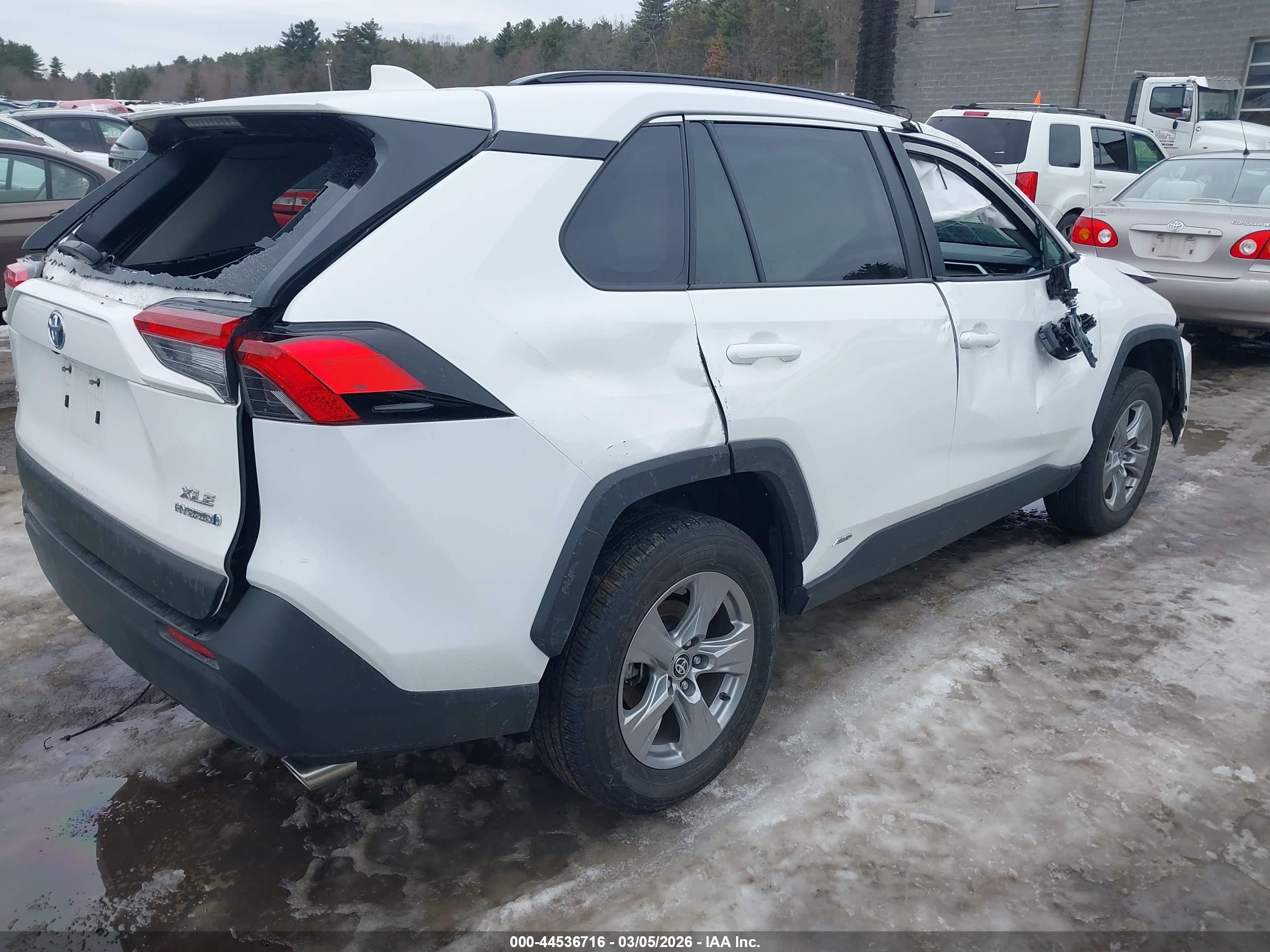 TOYOTA RAV4 image 4