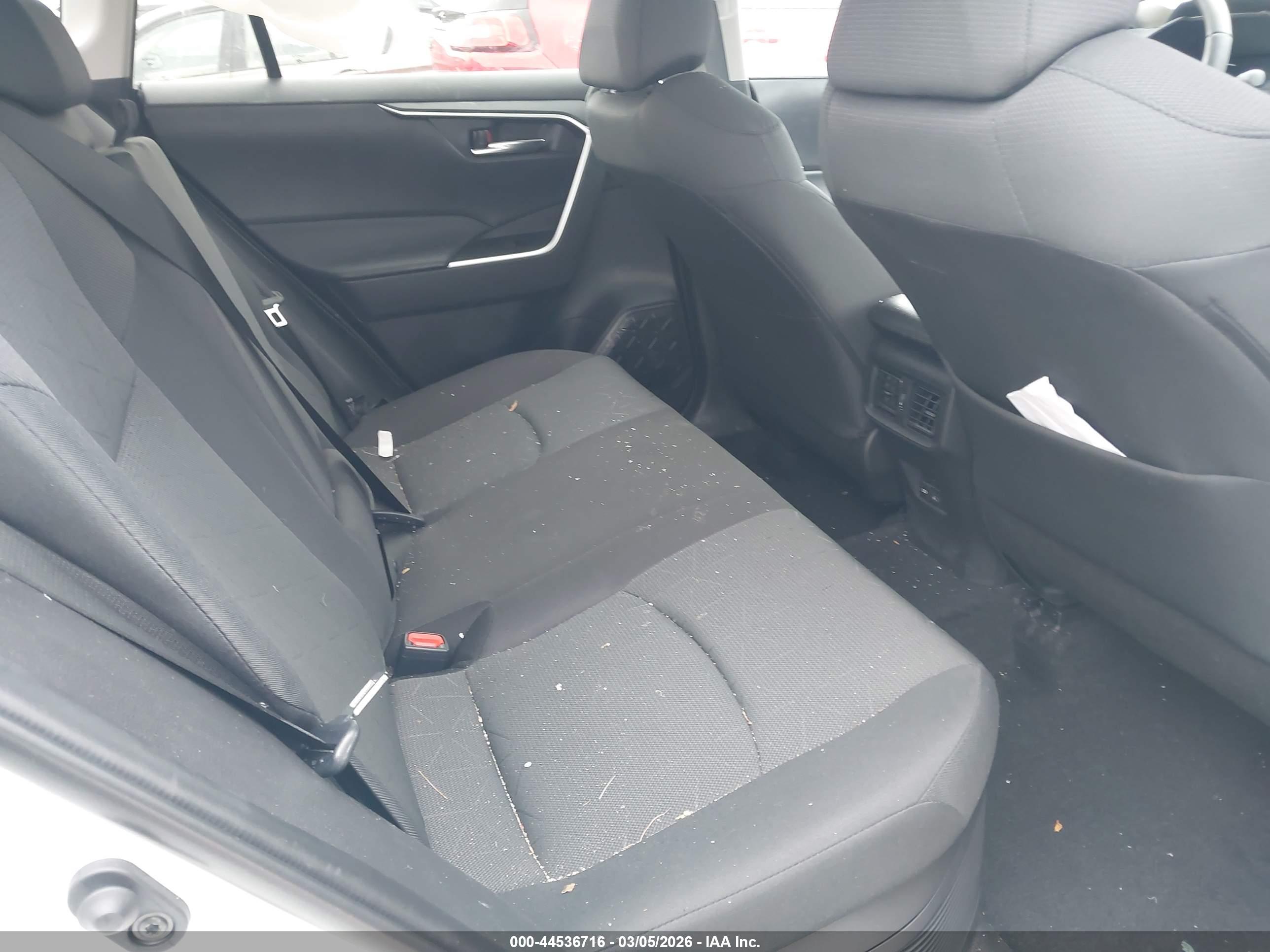 TOYOTA RAV4 image 8