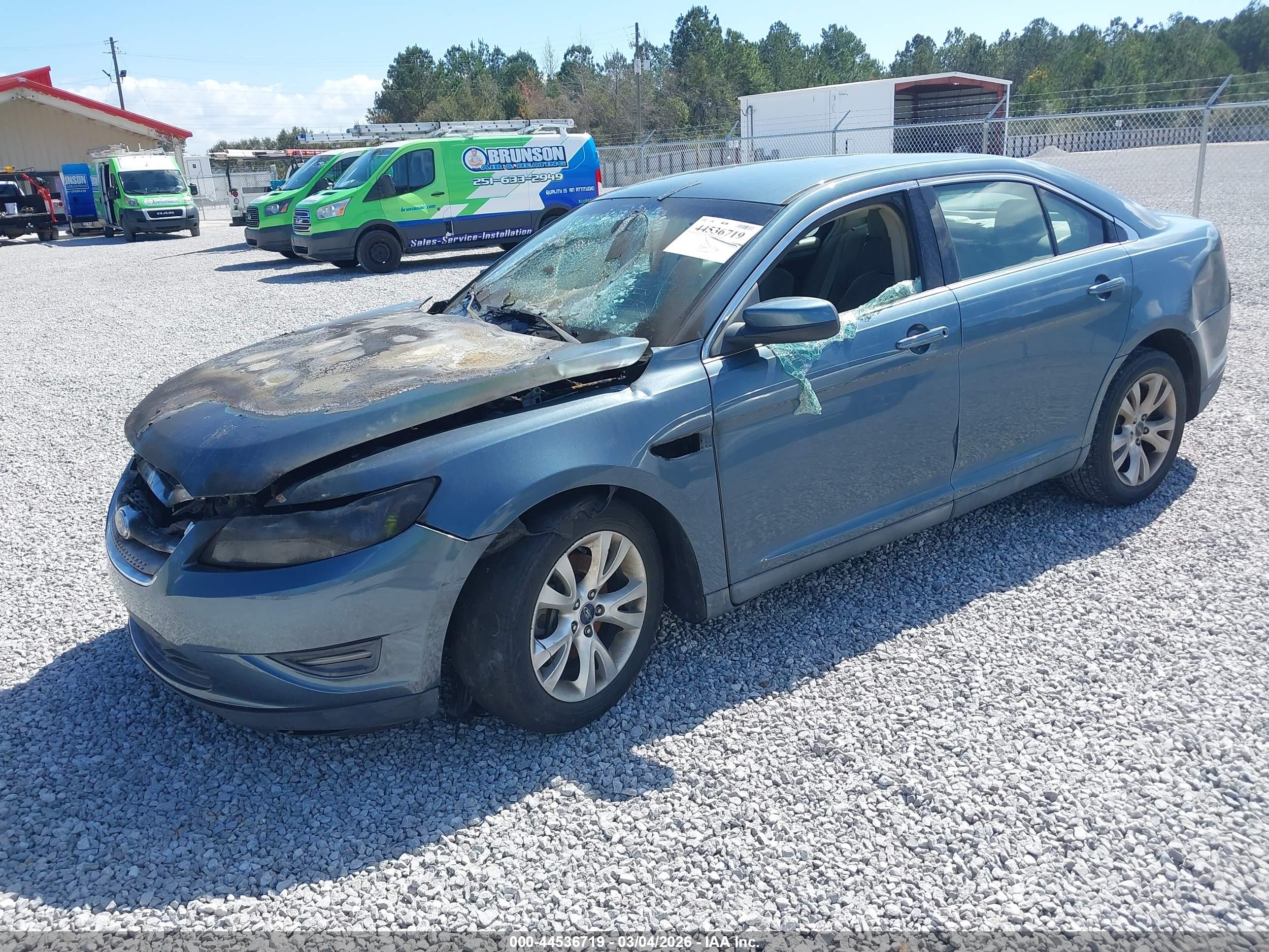 FORD TAURUS image 2