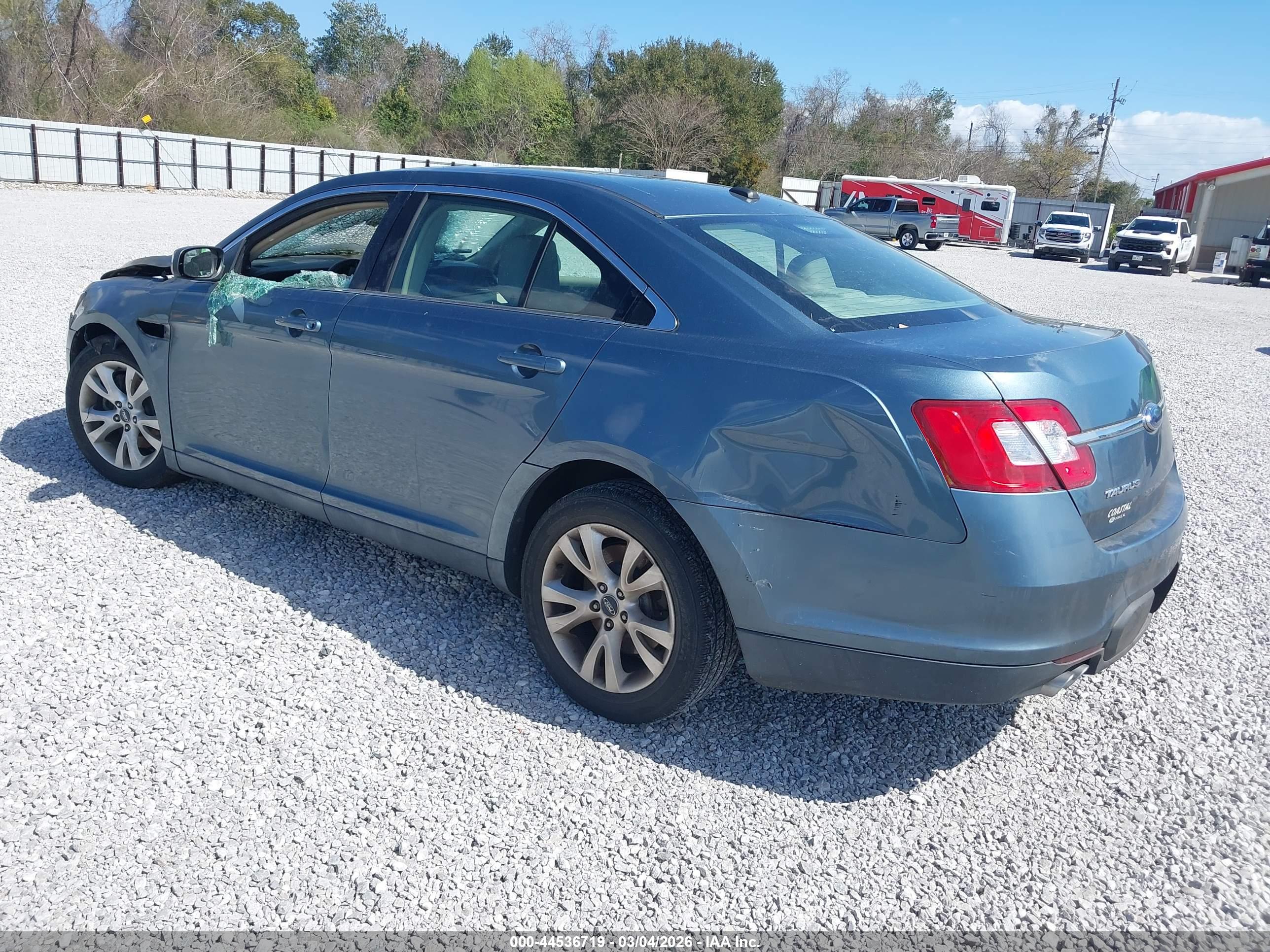 FORD TAURUS image 3