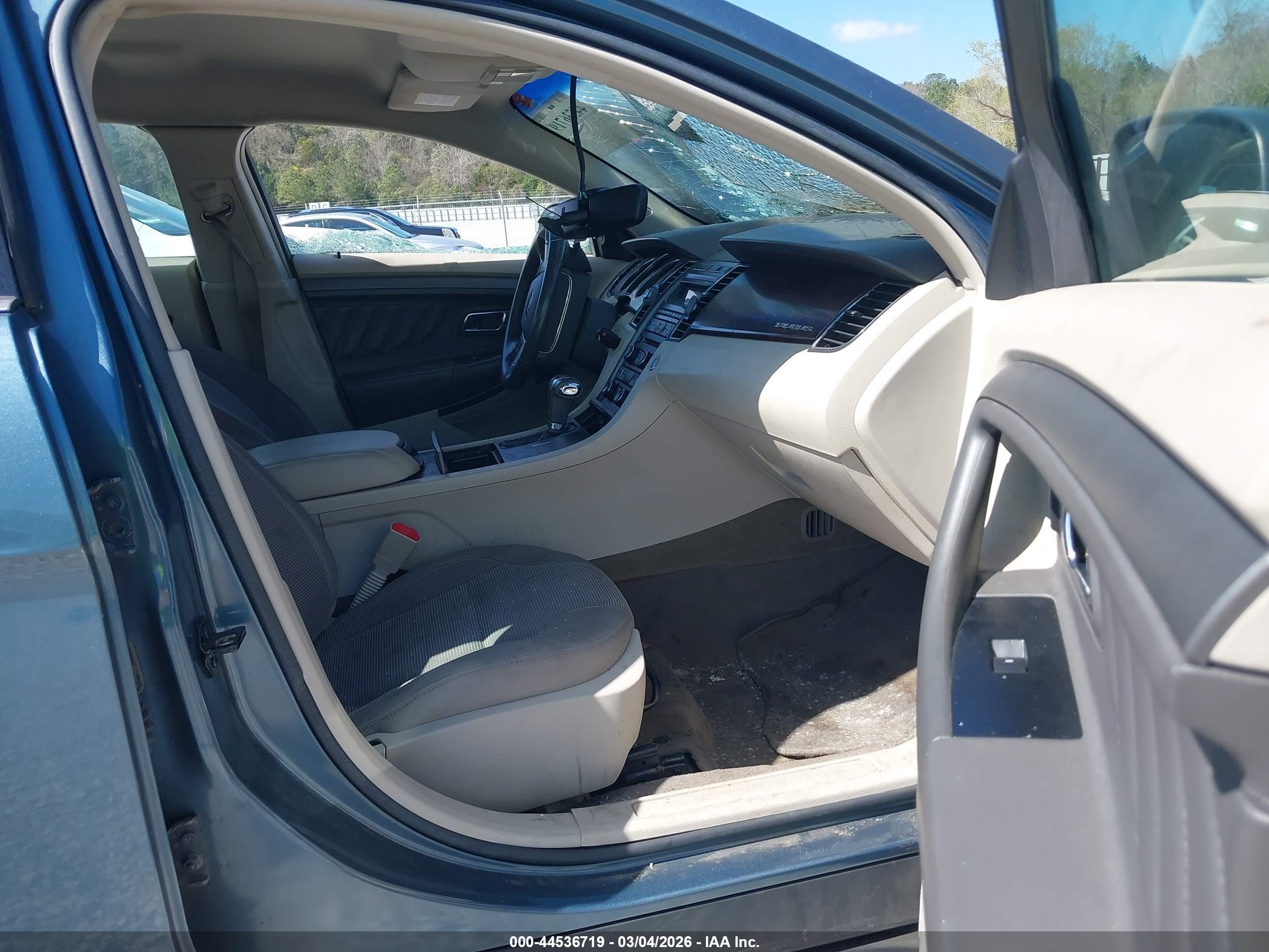 FORD TAURUS image 5