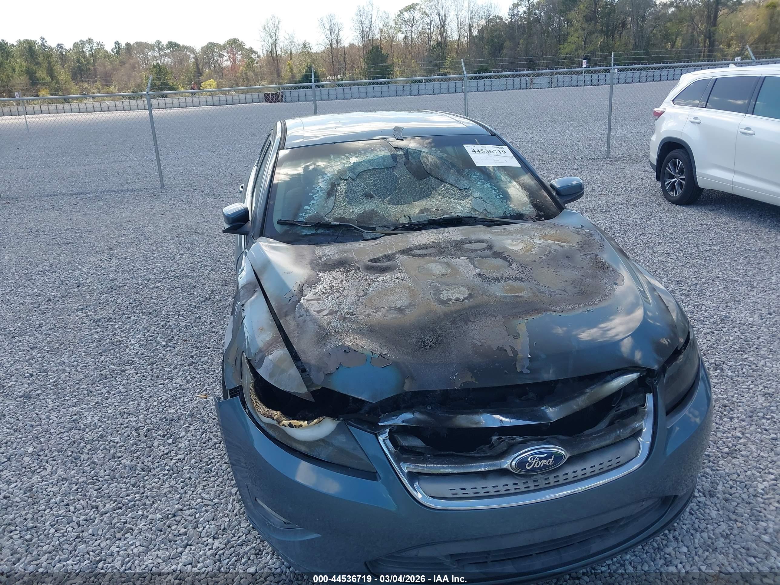 FORD TAURUS image 6