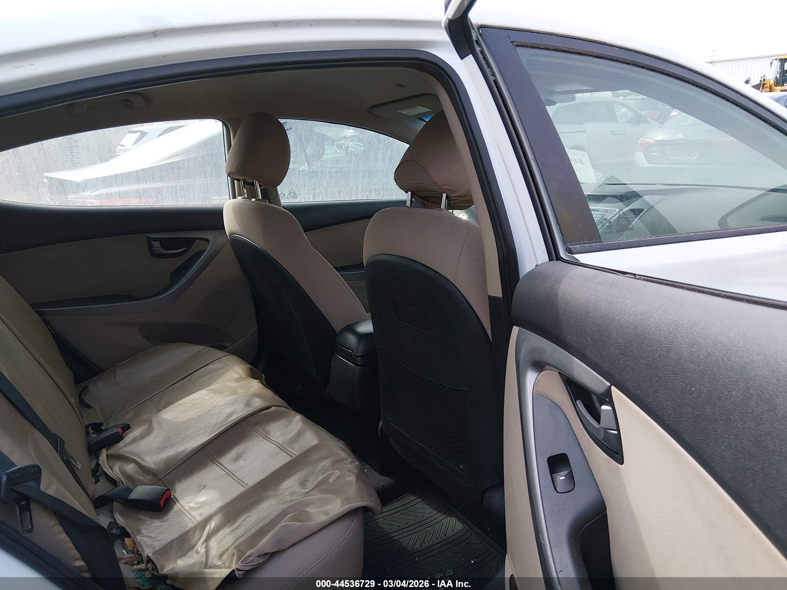 HYUNDAI ELANTRA image 8