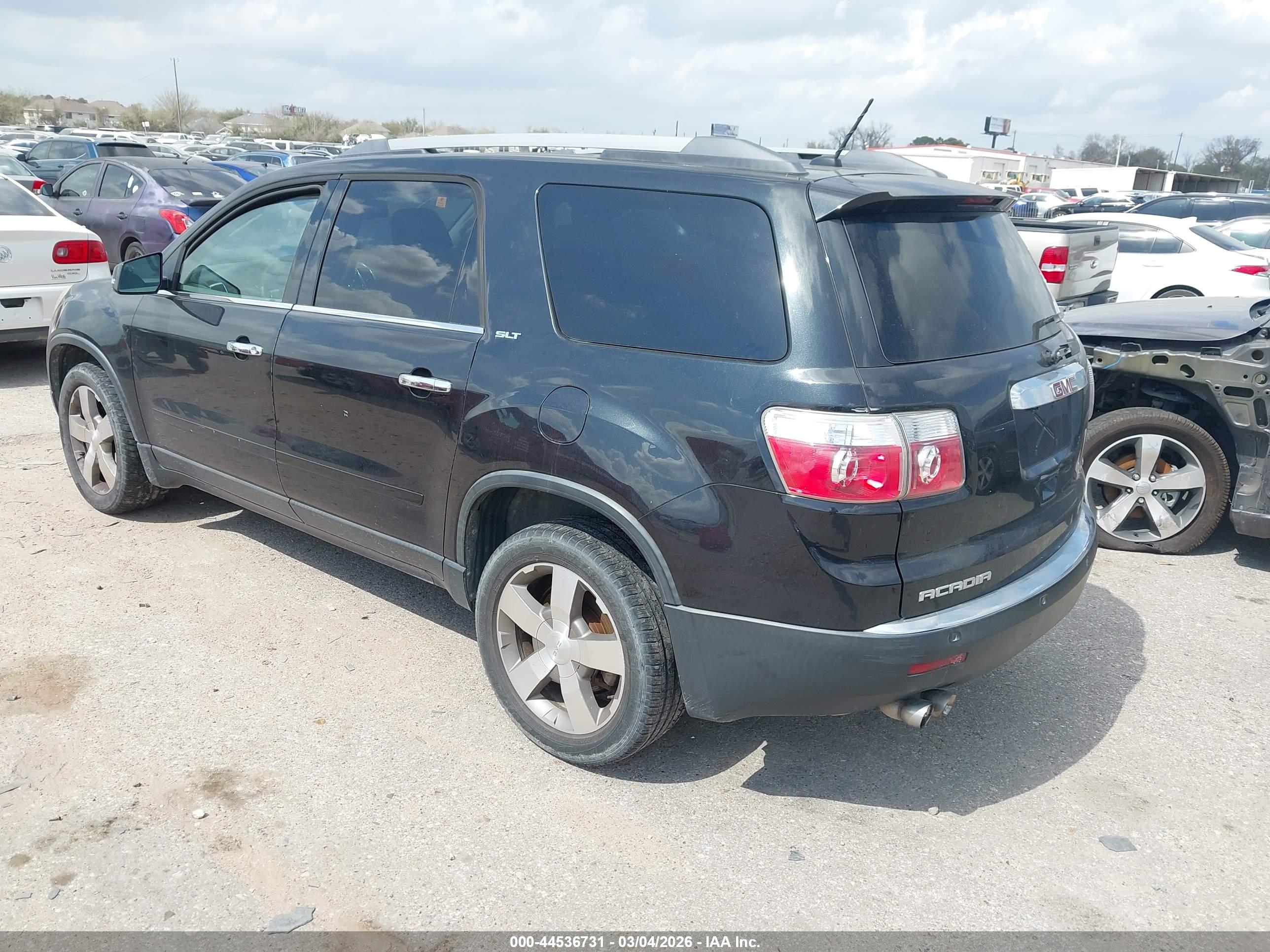 GMC ACADIA image 3